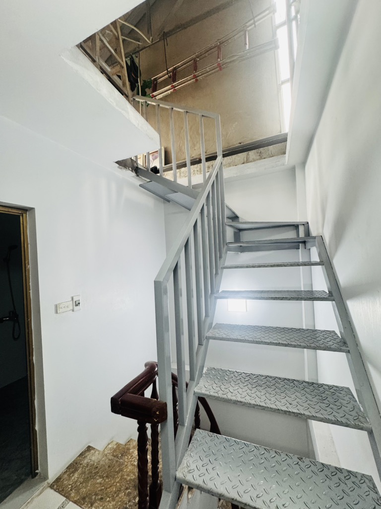 Bán nhà Đông Thiên - diện tích 32m2 4 tầng - ngõ rộng, gần ô tô - giá 5,85 tỷ