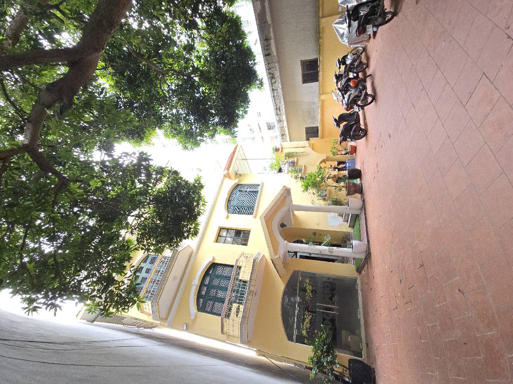 Bán nhà Trương Định - diện tích 305m2 4 tầng - Mặt ngõ to, phù hợp xây tòa văn phòng - giá 105 tỷ