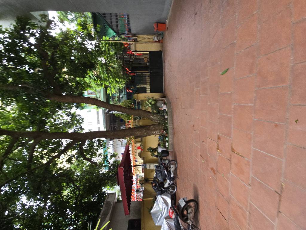 Bán nhà Trương Định - diện tích 305m2 4 tầng - Mặt ngõ to, phù hợp xây tòa văn phòng - giá 105 tỷ