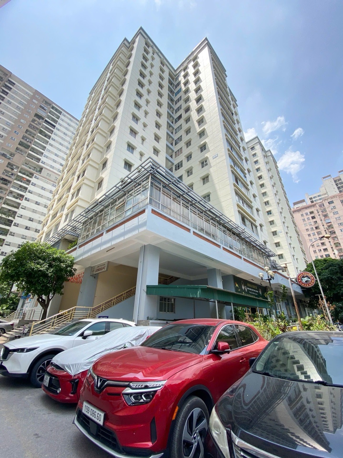 Bán nhà Khuất Duy Tiến - diện tích 90m2 1 tầng - Căn hộ đẹp - giá 6,8 tỷ