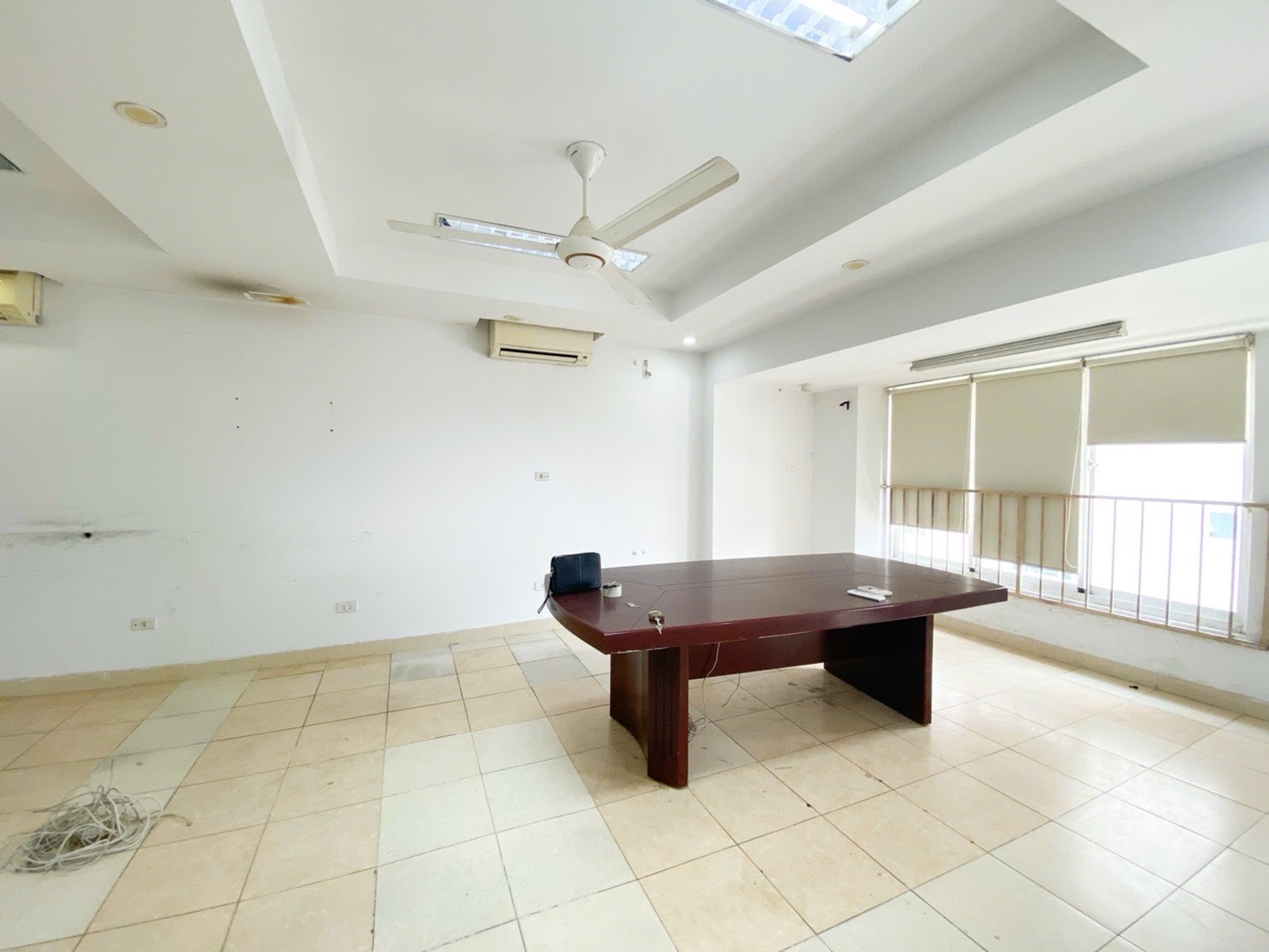 Bán nhà Khuất Duy Tiến - diện tích 90m2 1 tầng - Căn hộ đẹp - giá 6,8 tỷ