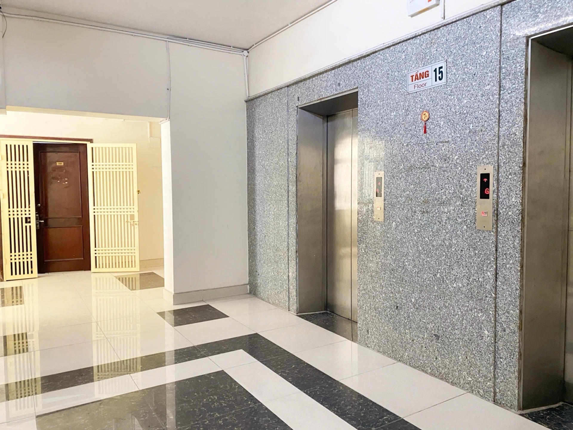 Bán nhà Khuất Duy Tiến - diện tích 90m2 1 tầng - Căn hộ đẹp - giá 6,8 tỷ