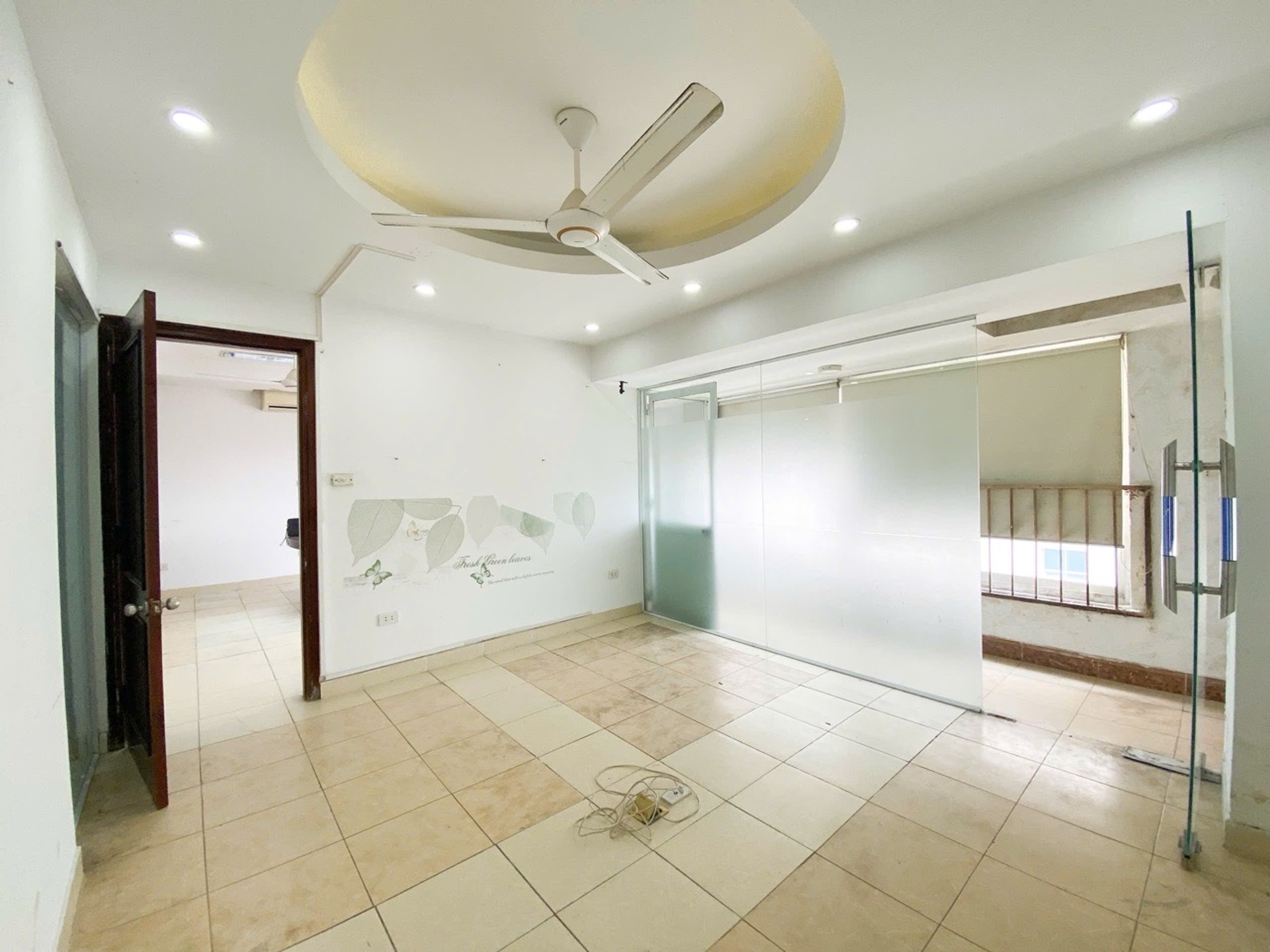 Bán nhà Khuất Duy Tiến - diện tích 90m2 1 tầng - Căn hộ đẹp - giá 6,8 tỷ