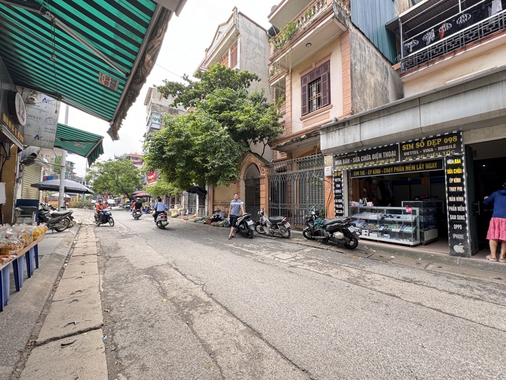 Bán nhà Nguyễn Quý Đức - diện tích 128m2 3 tầng - MẶT PHỐ - giá 39 tỷ