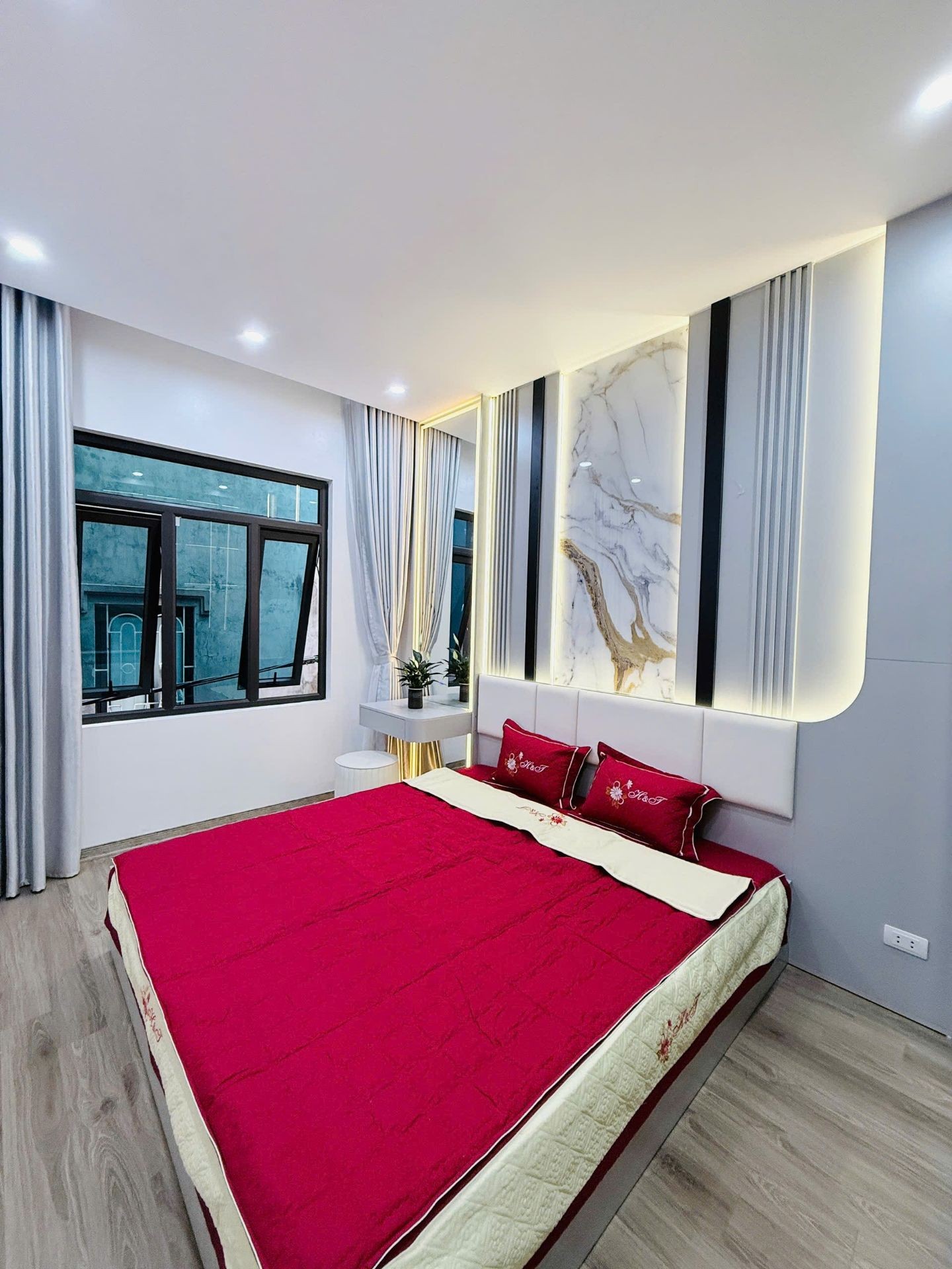 Bán nhà Hồng Mai - diện tích 40m2 4 tầng - Lô góc thoáng sáng - giá 9,5 tỷ
