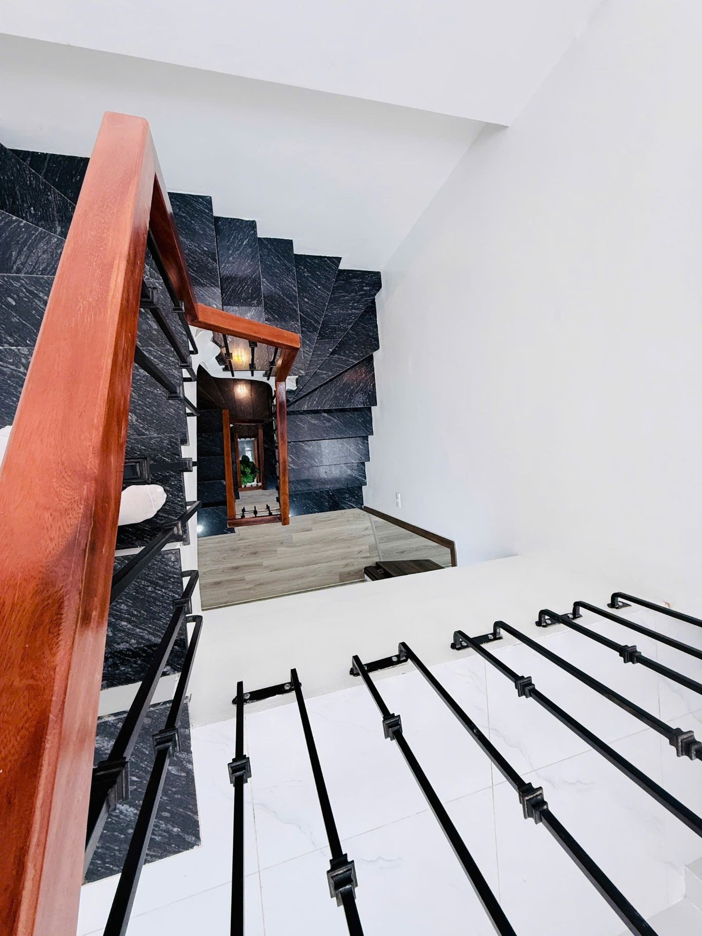 Bán nhà Hồng Mai - diện tích 40m2 4 tầng - Lô góc thoáng sáng - giá 9,5 tỷ