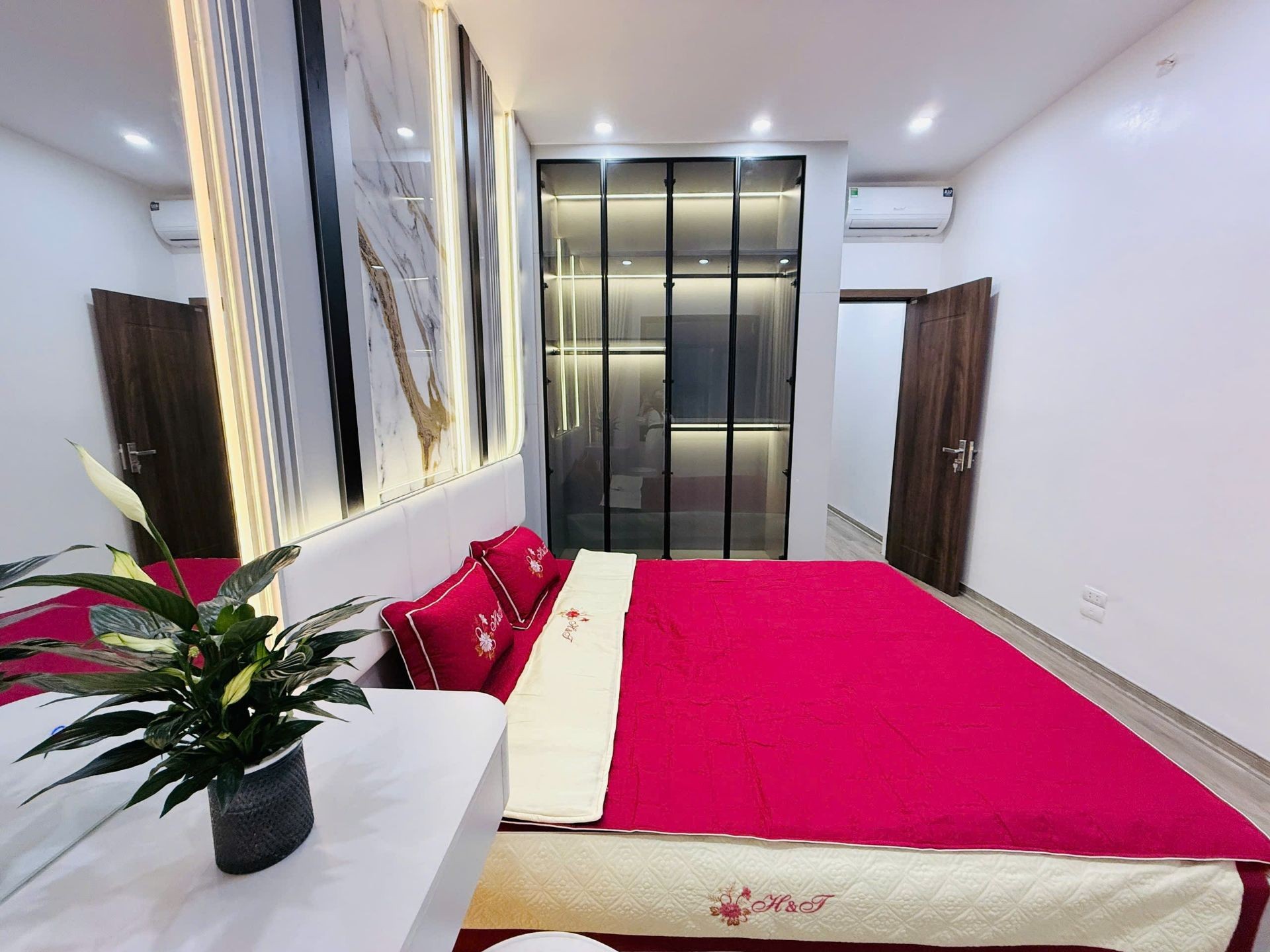 Bán nhà Hồng Mai - diện tích 40m2 4 tầng - Lô góc thoáng sáng - giá 9,5 tỷ