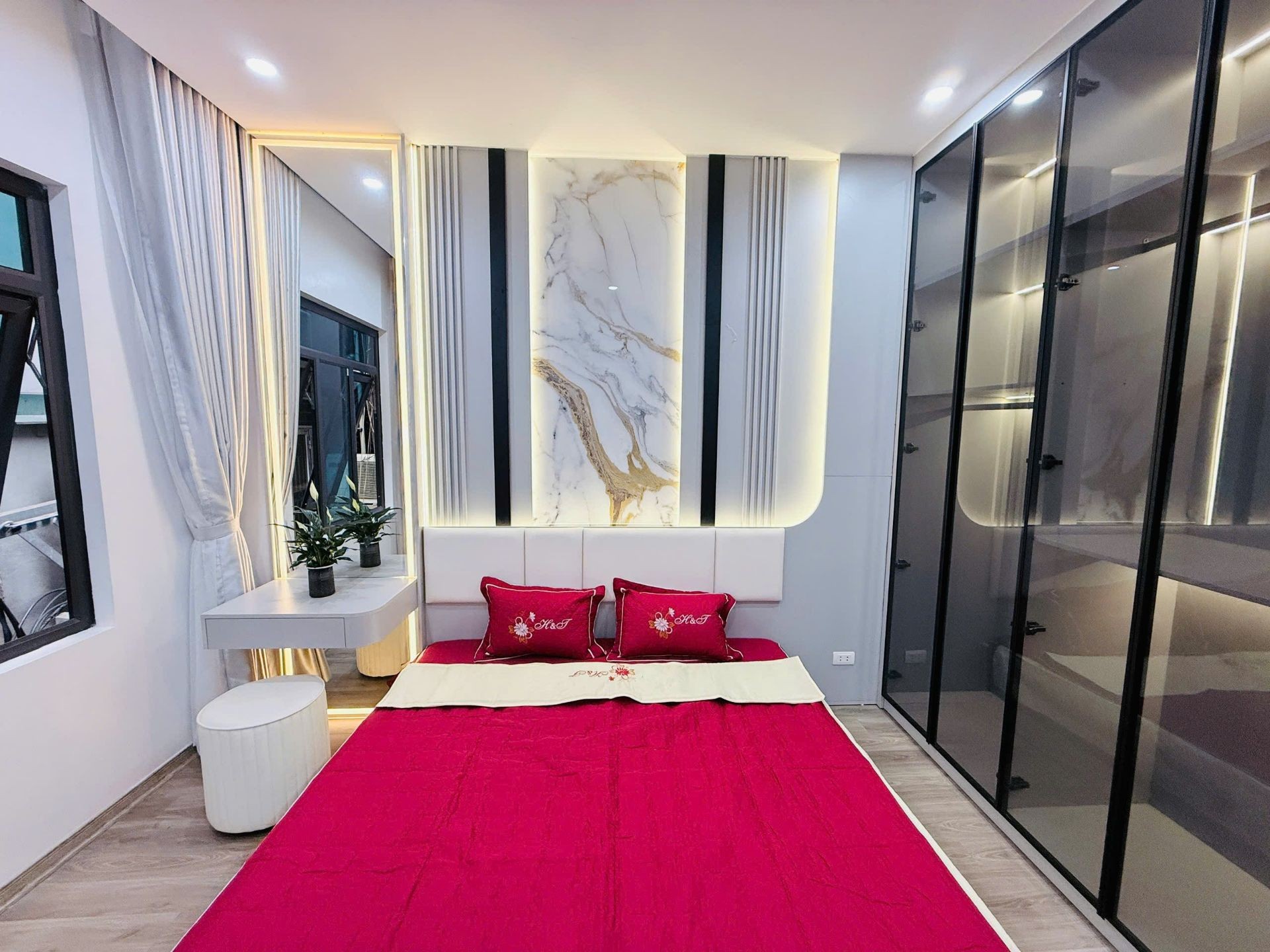 Bán nhà Hồng Mai - diện tích 40m2 4 tầng - Lô góc thoáng sáng - giá 9,5 tỷ