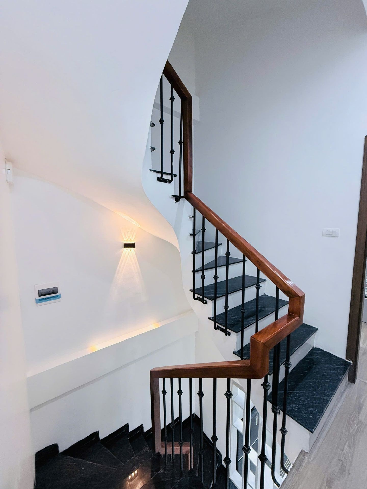 Bán nhà Hồng Mai - diện tích 40m2 4 tầng - Lô góc thoáng sáng - giá 9,5 tỷ