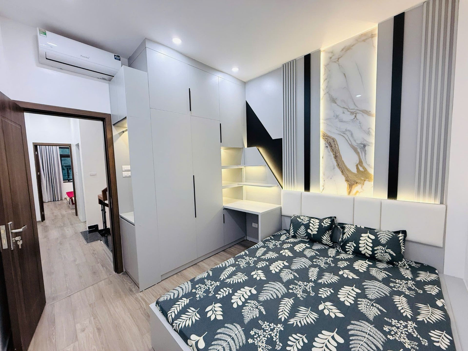 Bán nhà Hồng Mai - diện tích 40m2 4 tầng - Lô góc thoáng sáng - giá 9,5 tỷ