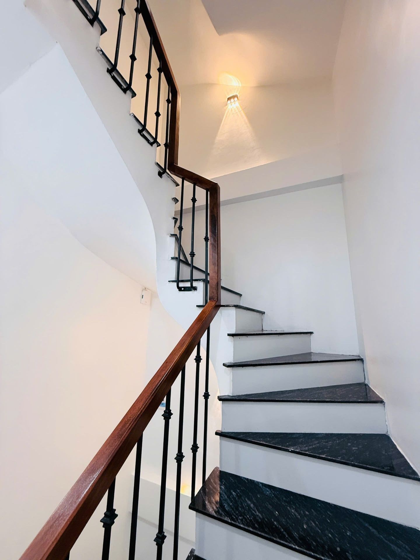 Bán nhà Hồng Mai - diện tích 40m2 4 tầng - Lô góc thoáng sáng - giá 9,5 tỷ