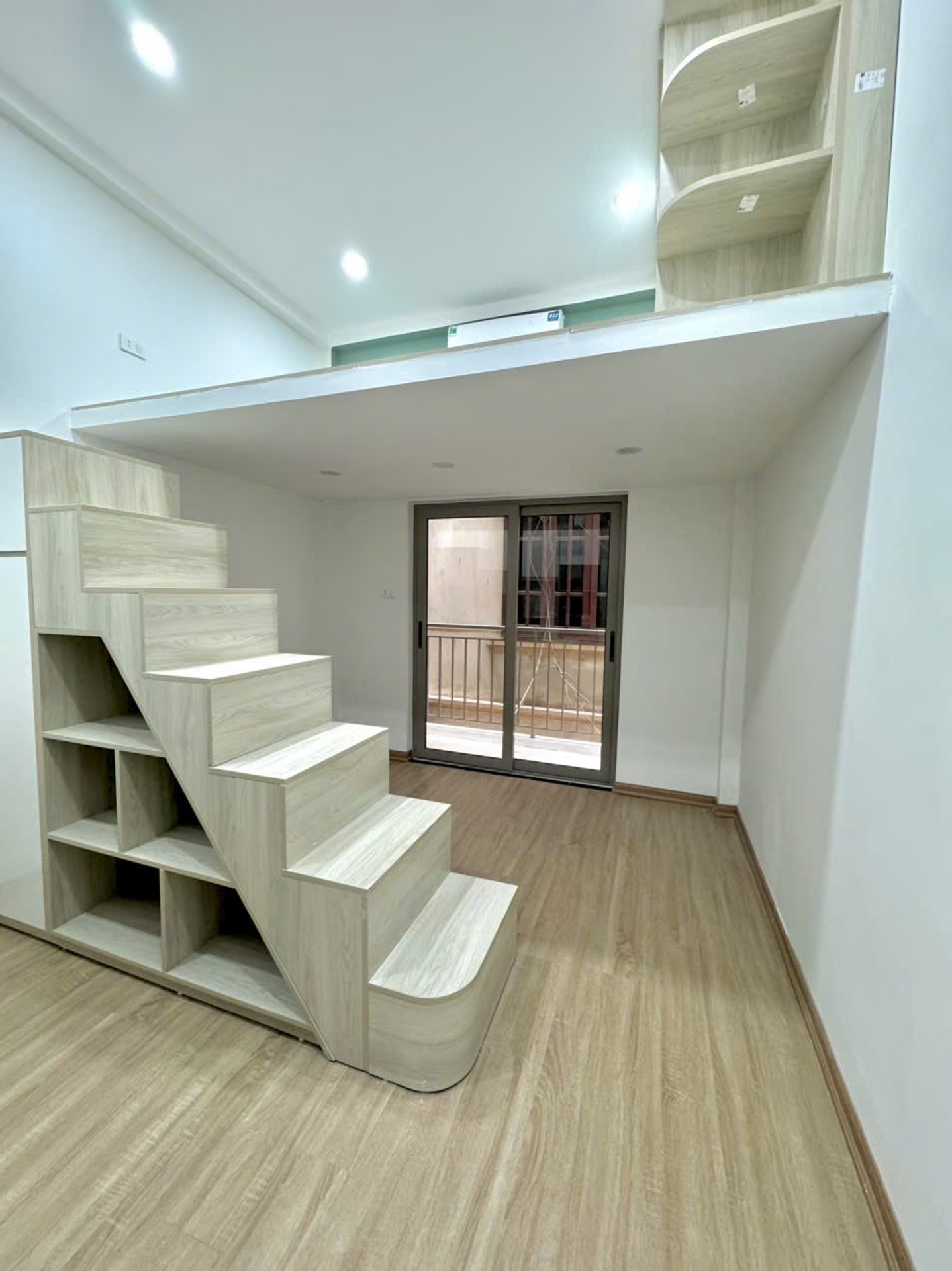 Bán nhà Kim Giang - diện tích 39m2 5 tầng - ô tô sát nhà - giá 9,1 tỷ