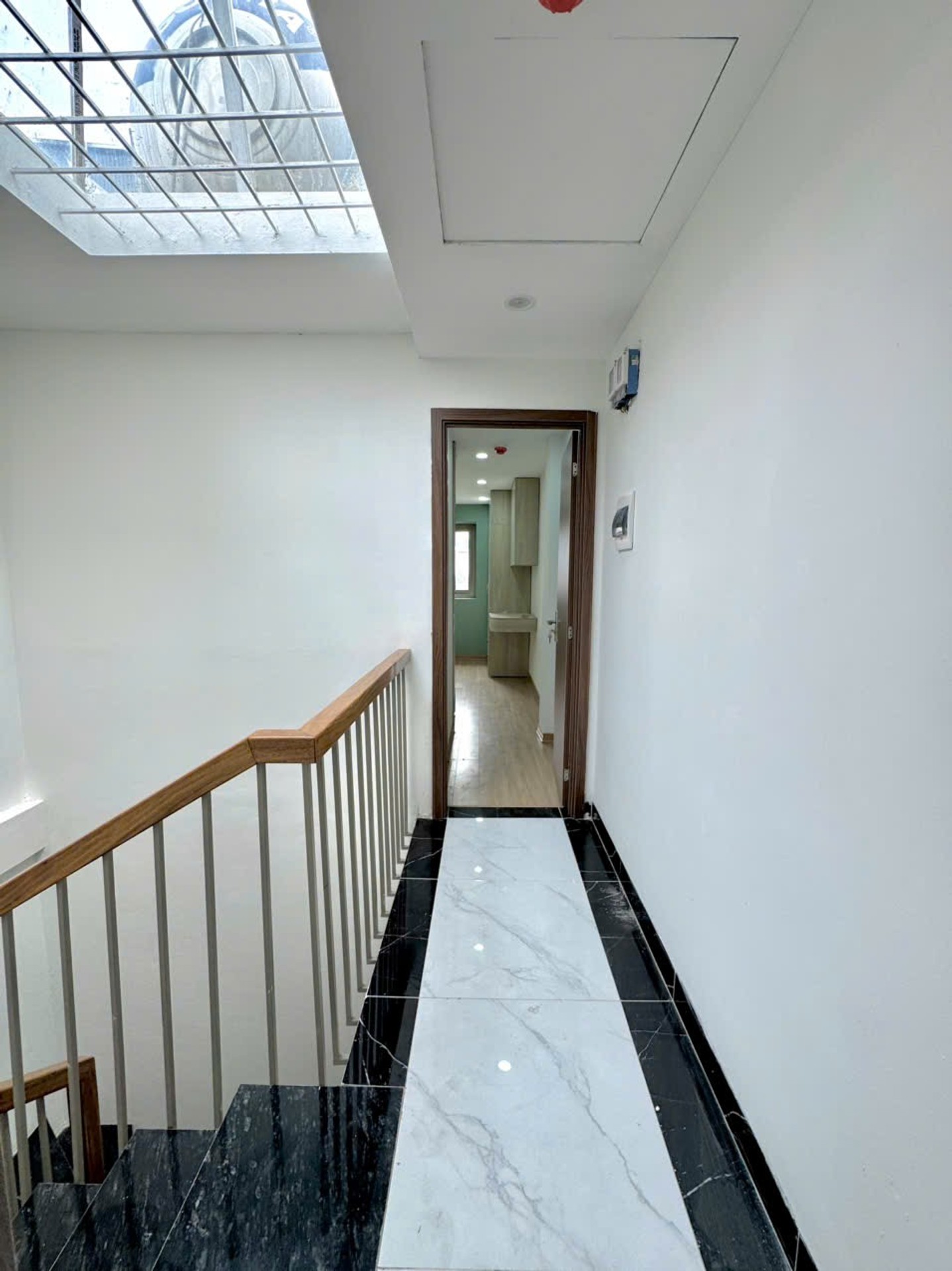 Bán nhà Kim Giang - diện tích 39m2 5 tầng - ô tô sát nhà - giá 9,1 tỷ