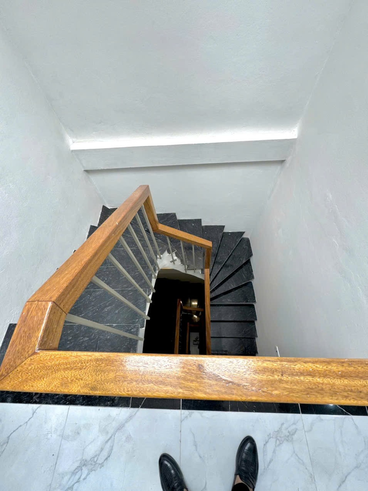 Bán nhà Kim Giang - diện tích 39m2 5 tầng - ô tô sát nhà - giá 9,1 tỷ