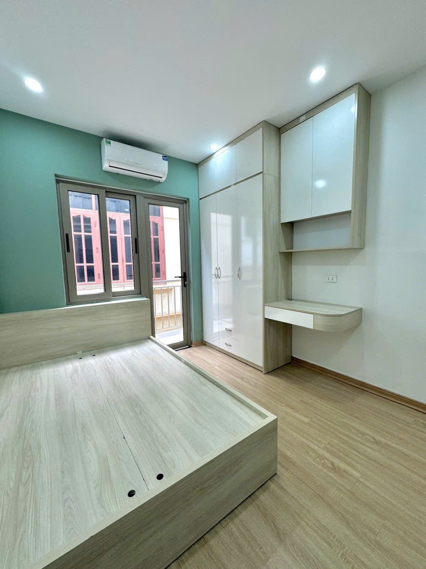 Bán nhà Kim Giang - diện tích 39m2 5 tầng - ô tô sát nhà - giá 9,1 tỷ