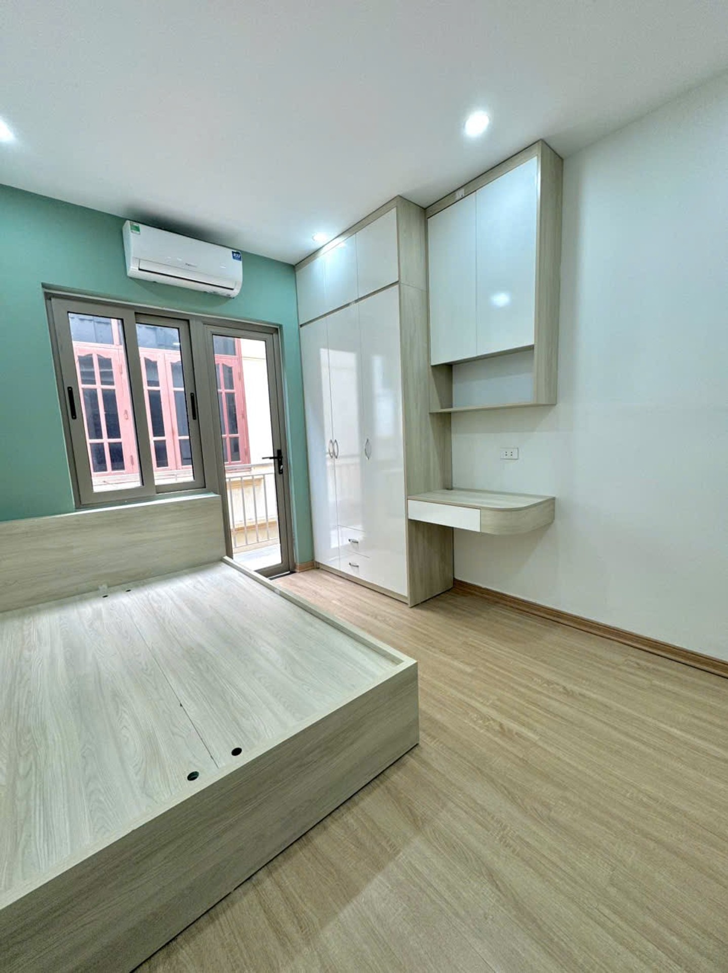 Bán nhà Kim Giang - diện tích 39m2 5 tầng - ô tô sát nhà - giá 9,1 tỷ