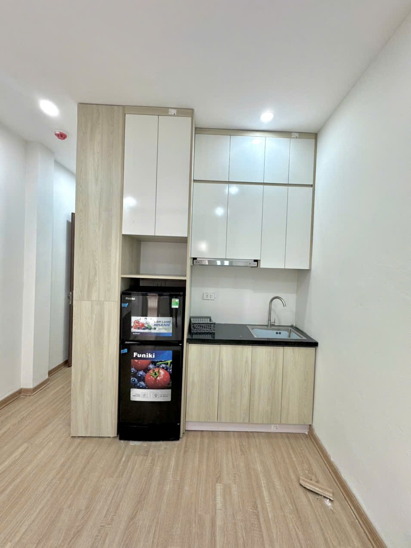 Bán nhà Kim Giang - diện tích 39m2 5 tầng - ô tô sát nhà - giá 9,1 tỷ