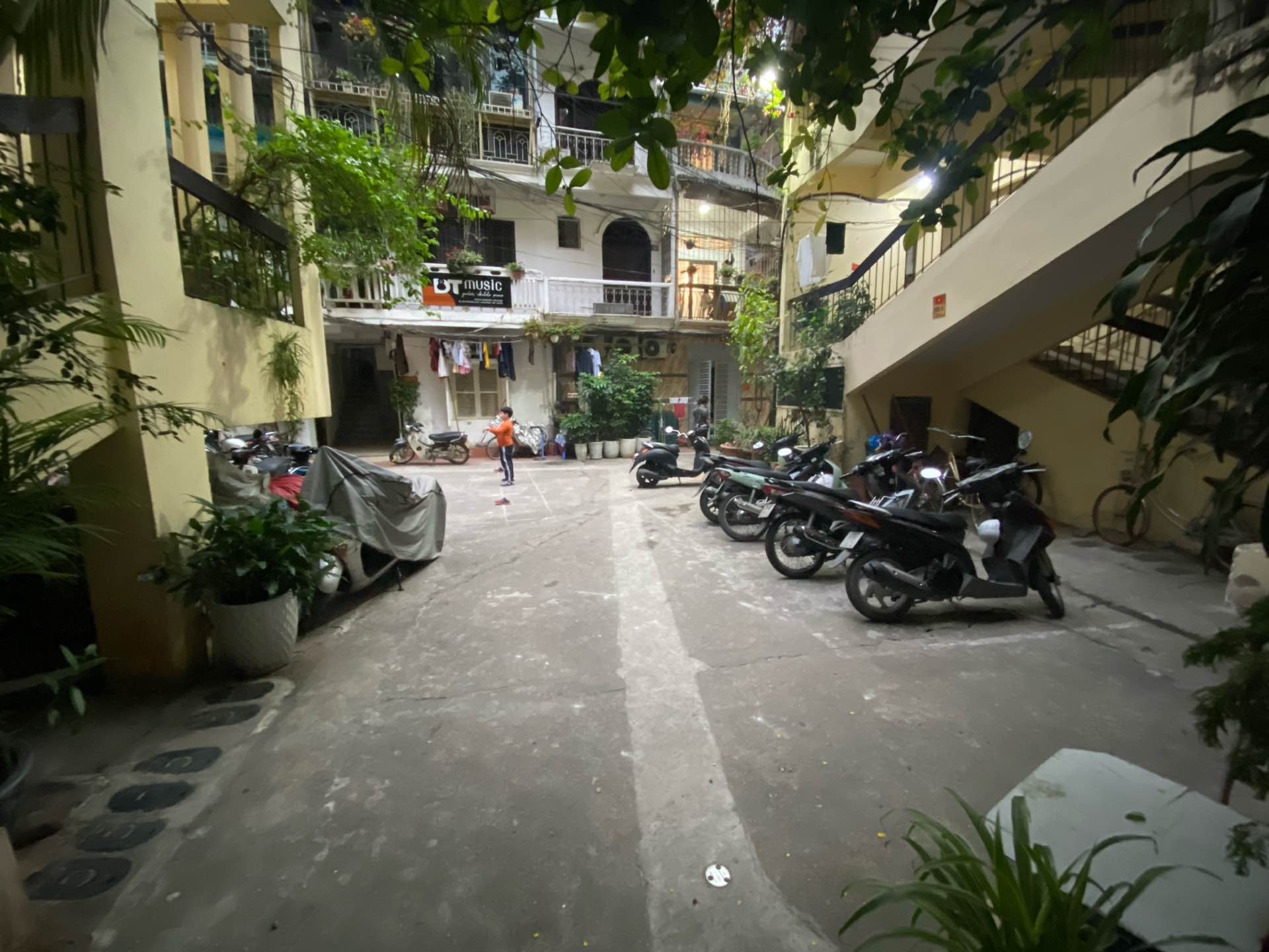 Bán nhà Đội Cung - diện tích 80m2 1 tầng - Cực đẹp, an ninh tốt - giá 8 tỷ