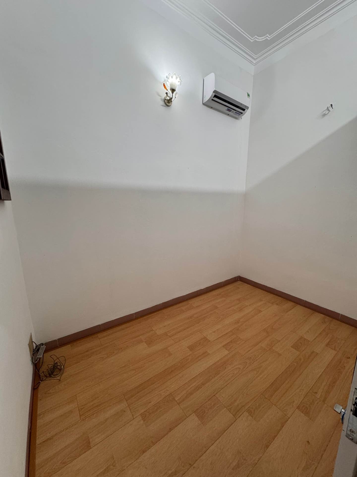 Bán nhà Đình Đông - diện tích 37m2 3 tầng - Lô góc, gần ngã tư phố Huế - giá 7,5 tỷ