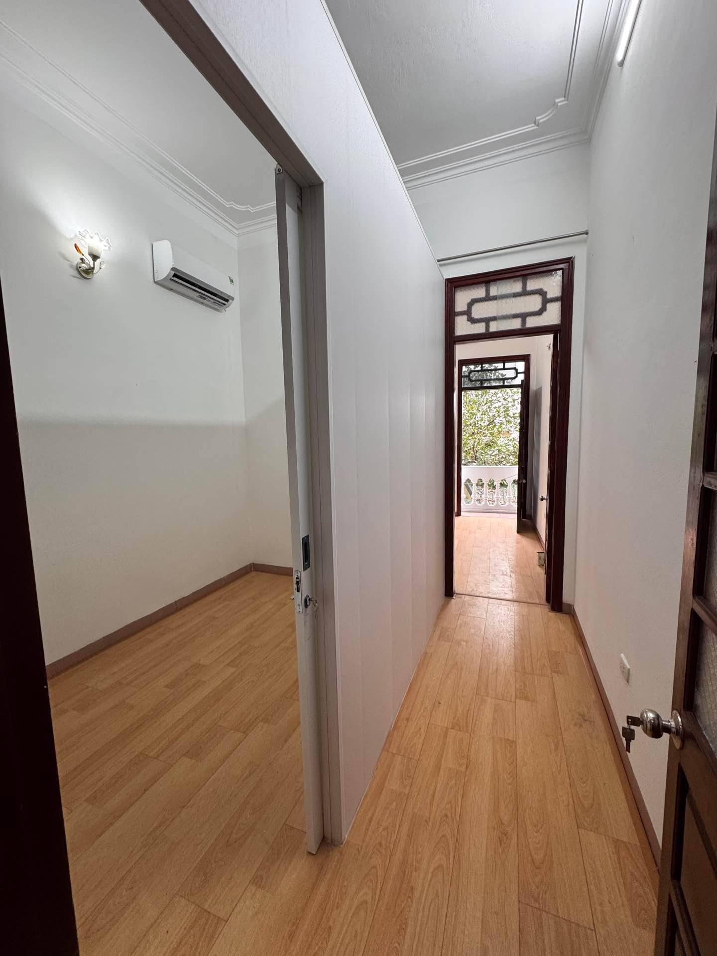 Bán nhà Đình Đông - diện tích 37m2 3 tầng - Lô góc, gần ngã tư phố Huế - giá 7,5 tỷ