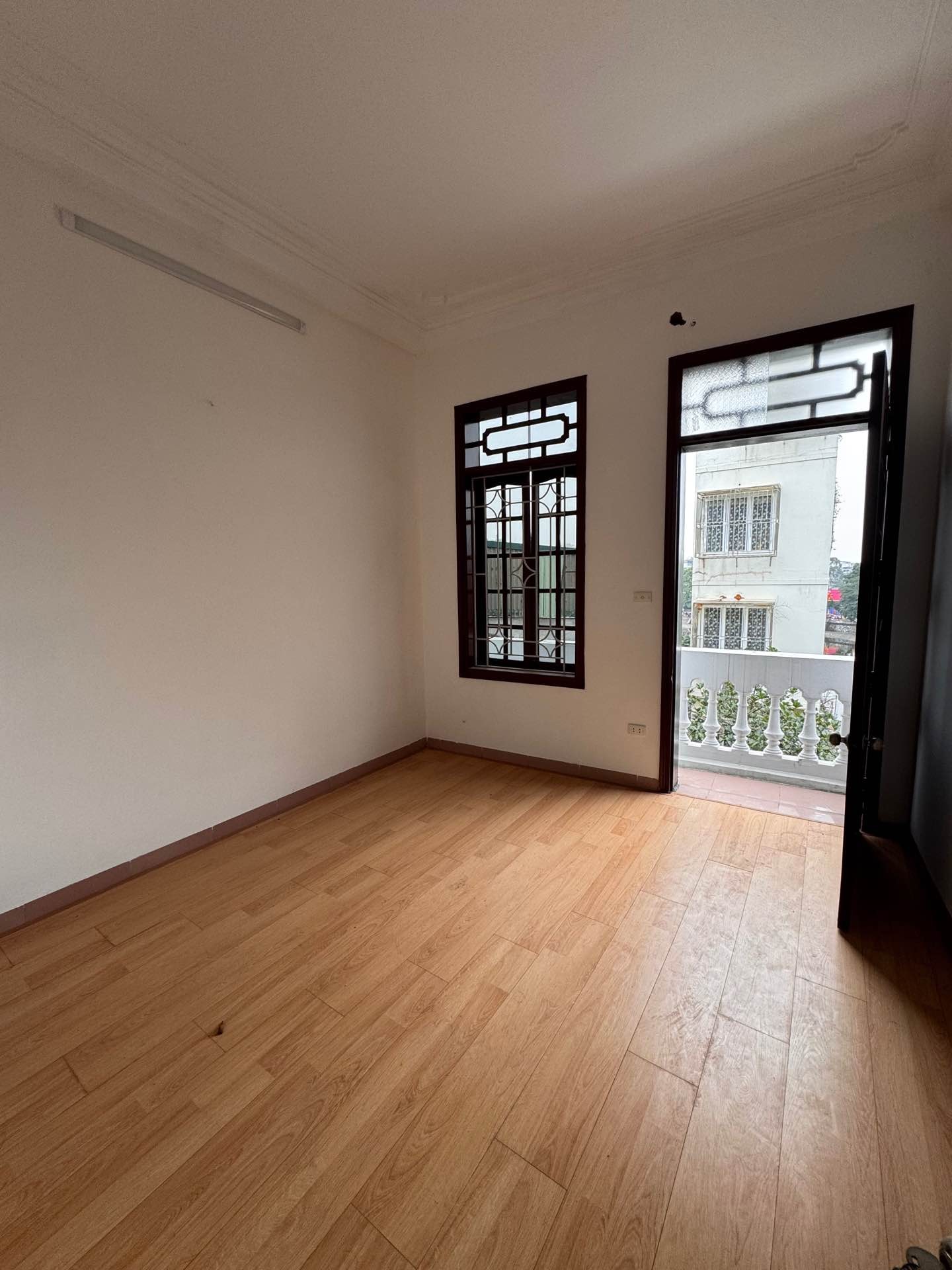 Bán nhà Đình Đông - diện tích 37m2 3 tầng - Lô góc, gần ngã tư phố Huế - giá 7,5 tỷ