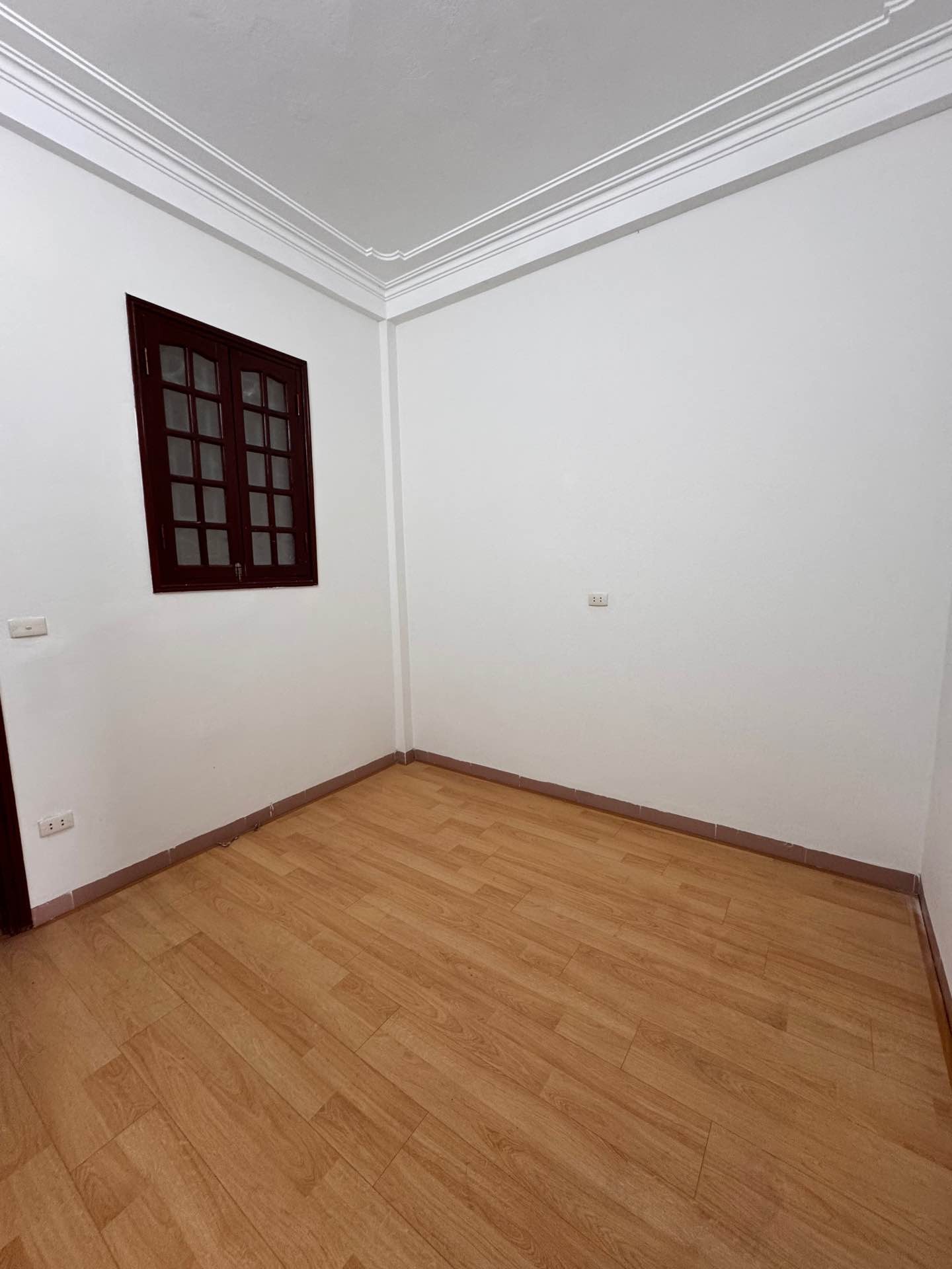 Bán nhà Đình Đông - diện tích 37m2 3 tầng - Lô góc, gần ngã tư phố Huế - giá 7,5 tỷ