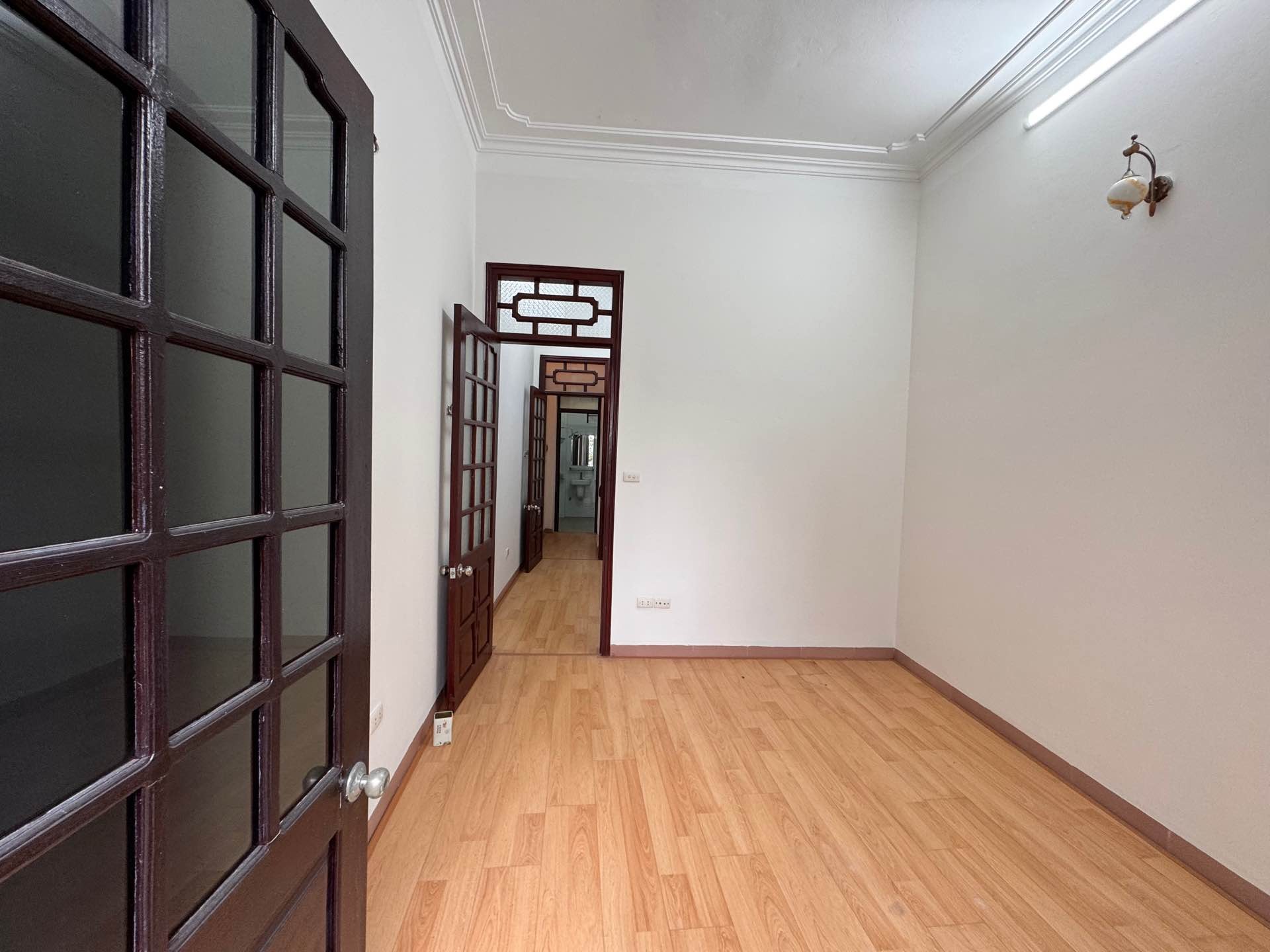 Bán nhà Đình Đông - diện tích 37m2 3 tầng - Lô góc, gần ngã tư phố Huế - giá 7,5 tỷ