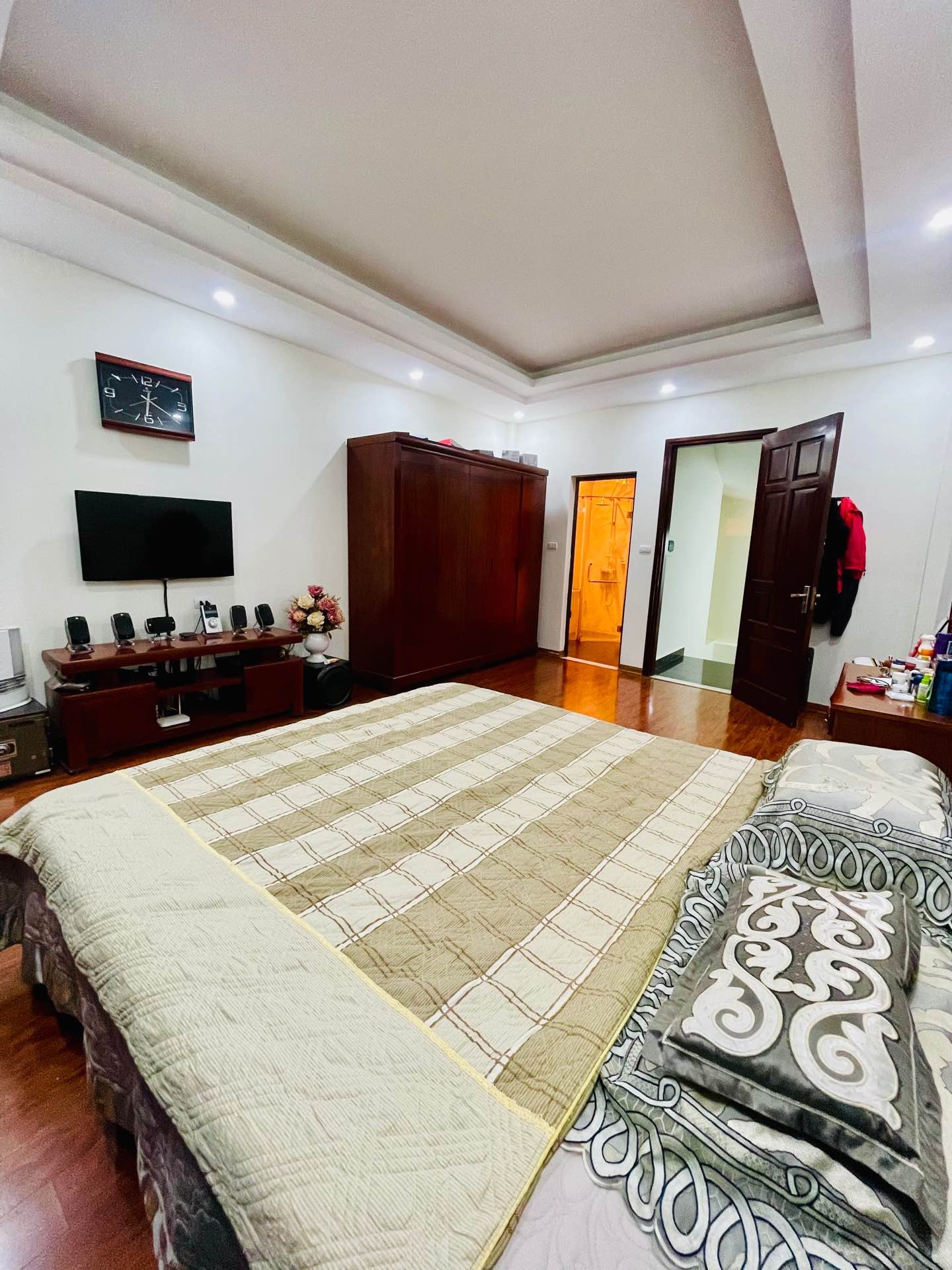 Bán nhà 38 Hai Bà Trưng - diện tích 40m2 5 tầng - Nhà đẹp ngõ rộng thoáng - giá 11,5 tỷ