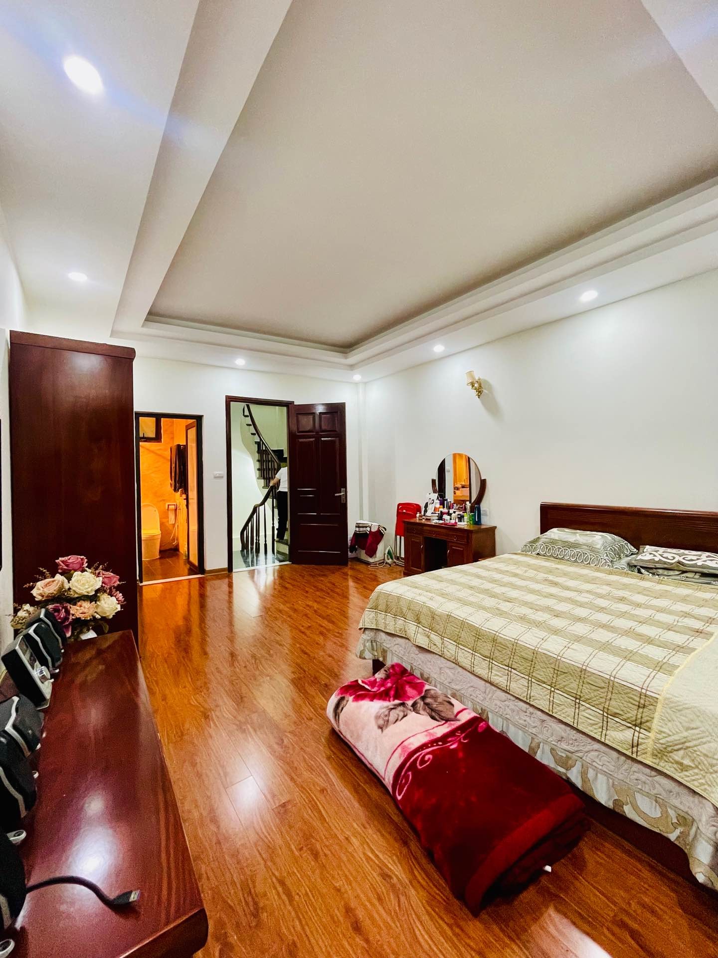 Bán nhà 38 Hai Bà Trưng - diện tích 40m2 5 tầng - Nhà đẹp ngõ rộng thoáng - giá 11,5 tỷ