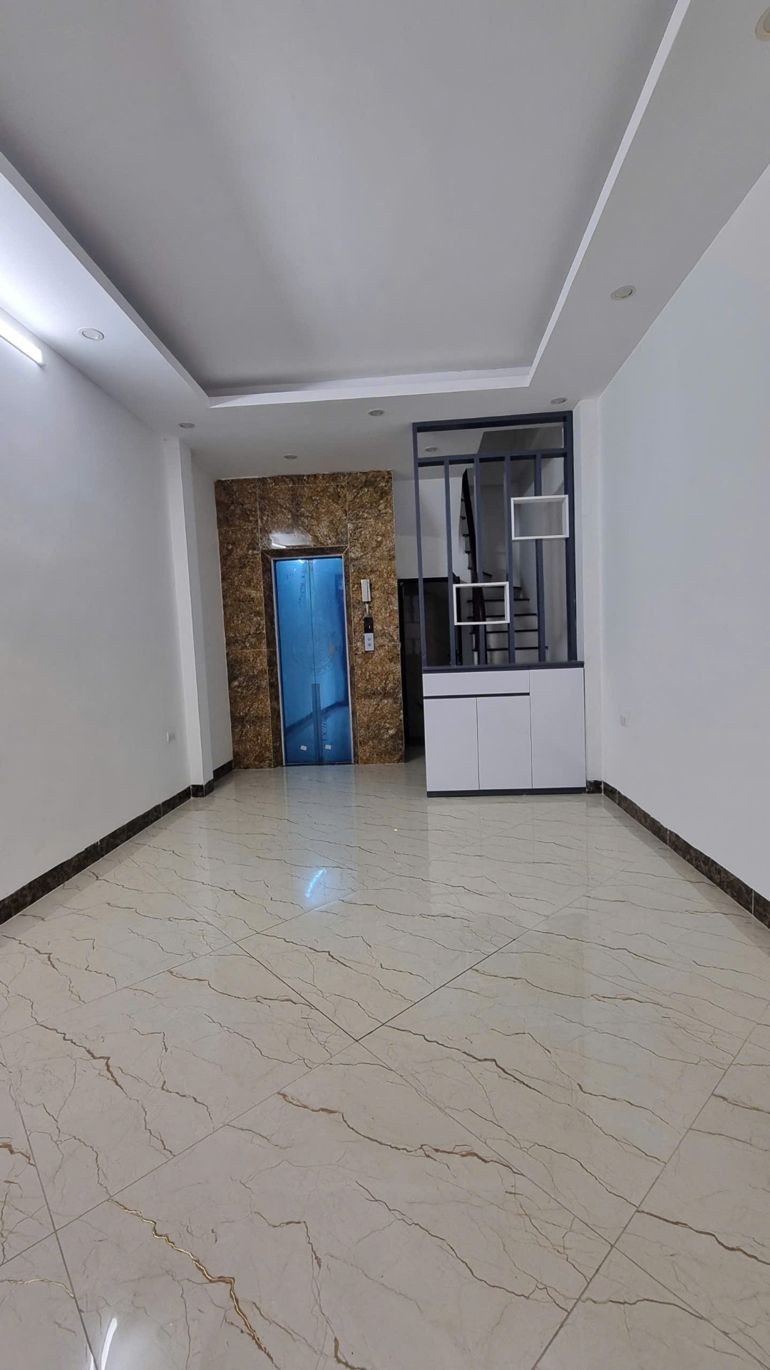Bán nhà Định Công Hạ - diện tích 31m2 6 tầng - ô tô vào nhà - giá 9,7 tỷ