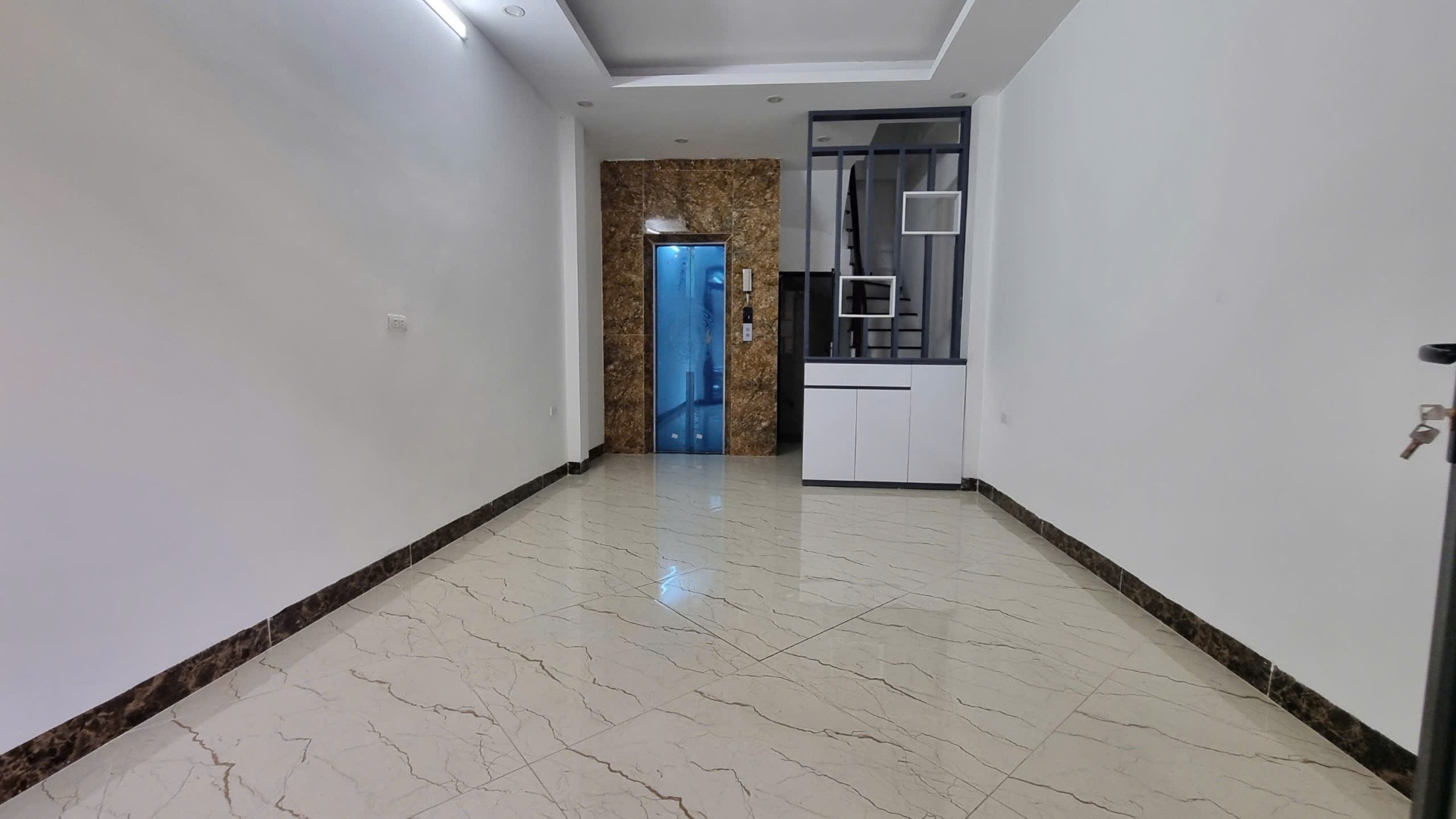 Bán nhà Định Công Hạ - diện tích 31m2 6 tầng - ô tô vào nhà - giá 9,7 tỷ
