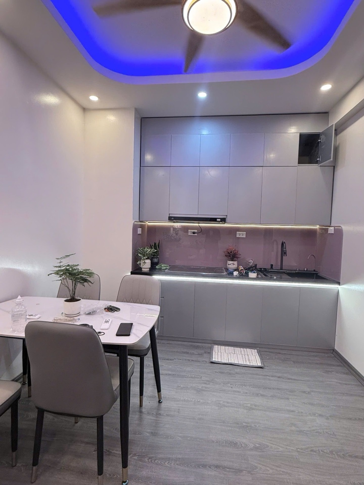 Bán nhà Hồng Hà - diện tích 53m2 2 tầng - Căn hộ đẹp - giá 4,05 tỷ