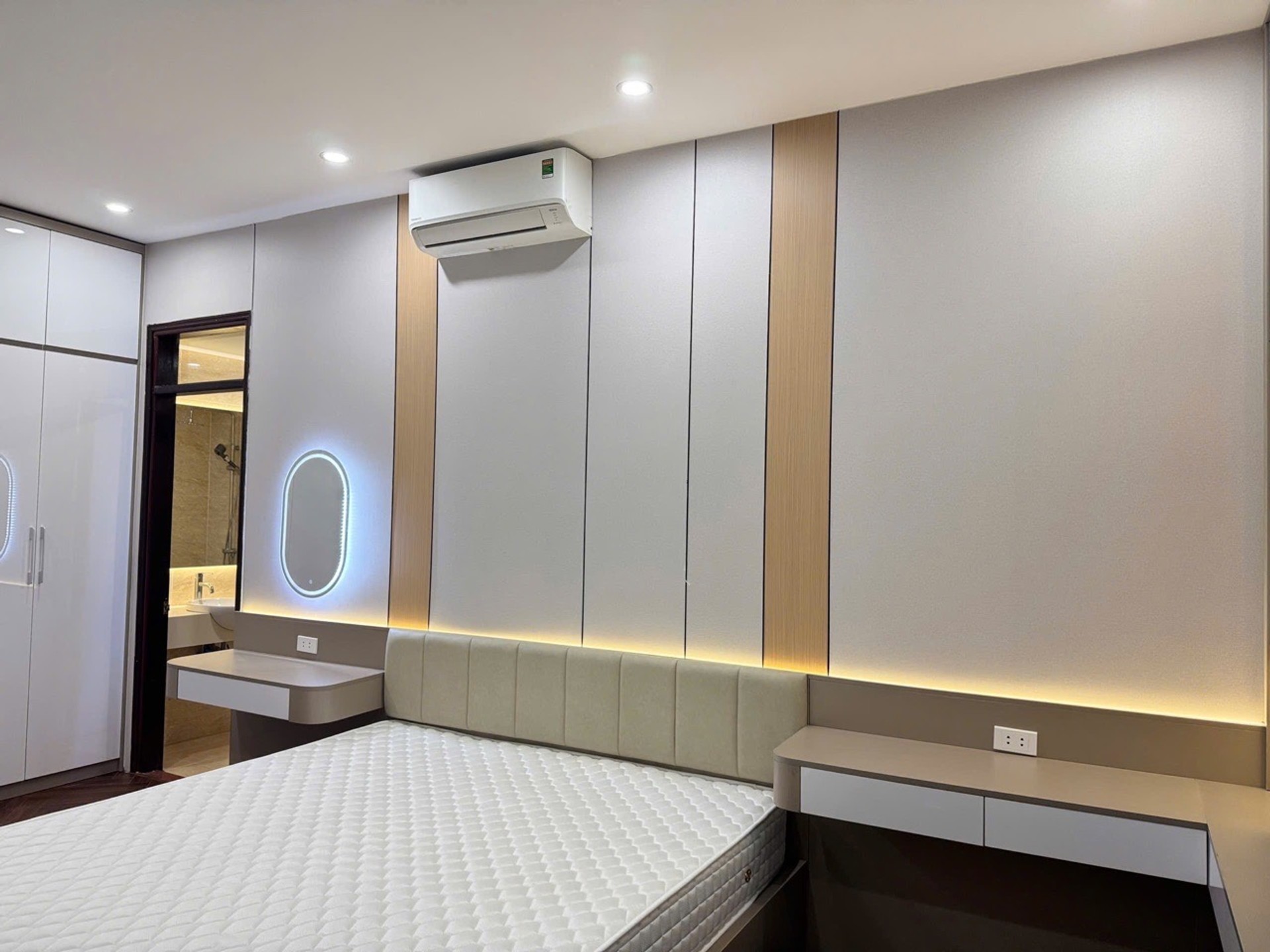 Bán nhà Hoàng Đạo Thúy - diện tích 115m2 16 tầng - Lô góc, full nội thất mới - giá 11 tỷ