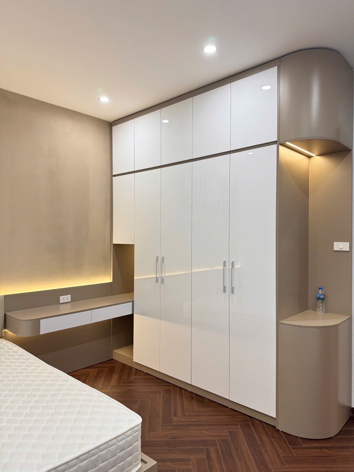 Bán nhà Hoàng Đạo Thúy - diện tích 115m2 16 tầng - Lô góc, full nội thất mới - giá 11 tỷ