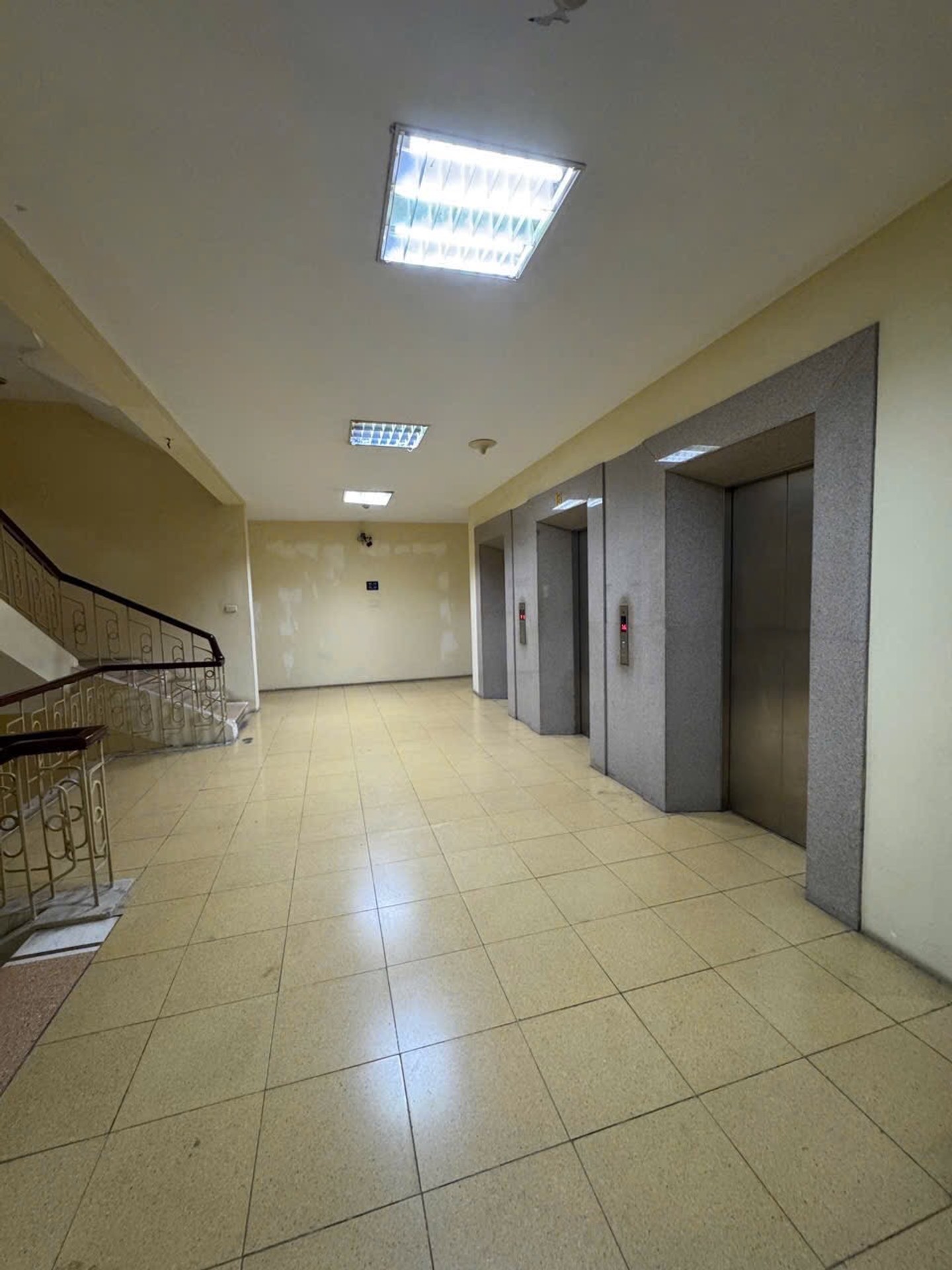 Bán nhà Hoàng Đạo Thúy - diện tích 115m2 16 tầng - Lô góc, full nội thất mới - giá 11 tỷ