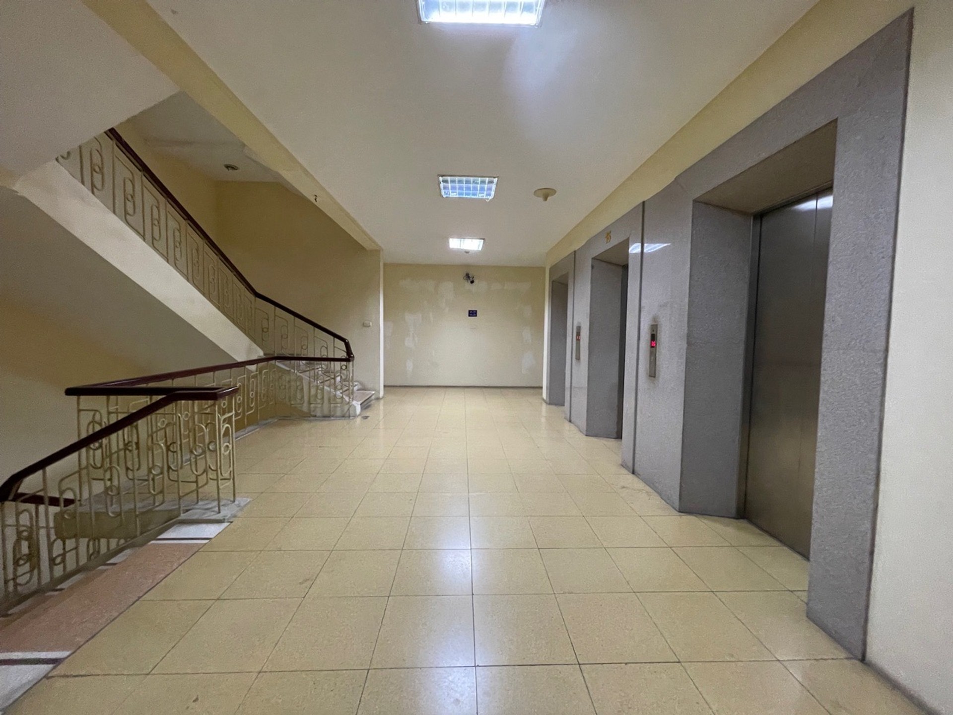 Bán nhà Hoàng Đạo Thúy - diện tích 115m2 16 tầng - Lô góc, full nội thất mới - giá 11 tỷ