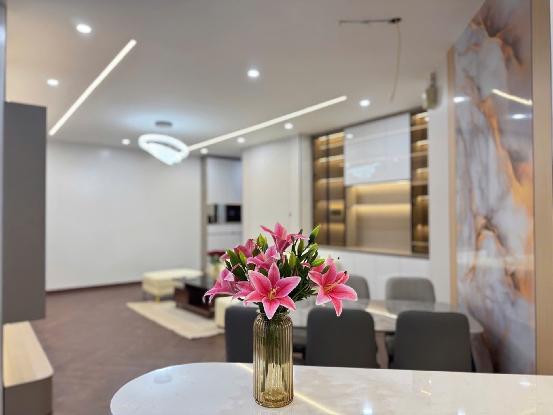 Bán nhà Hoàng Đạo Thúy - diện tích 115m2 16 tầng - Lô góc, full nội thất mới - giá 11 tỷ