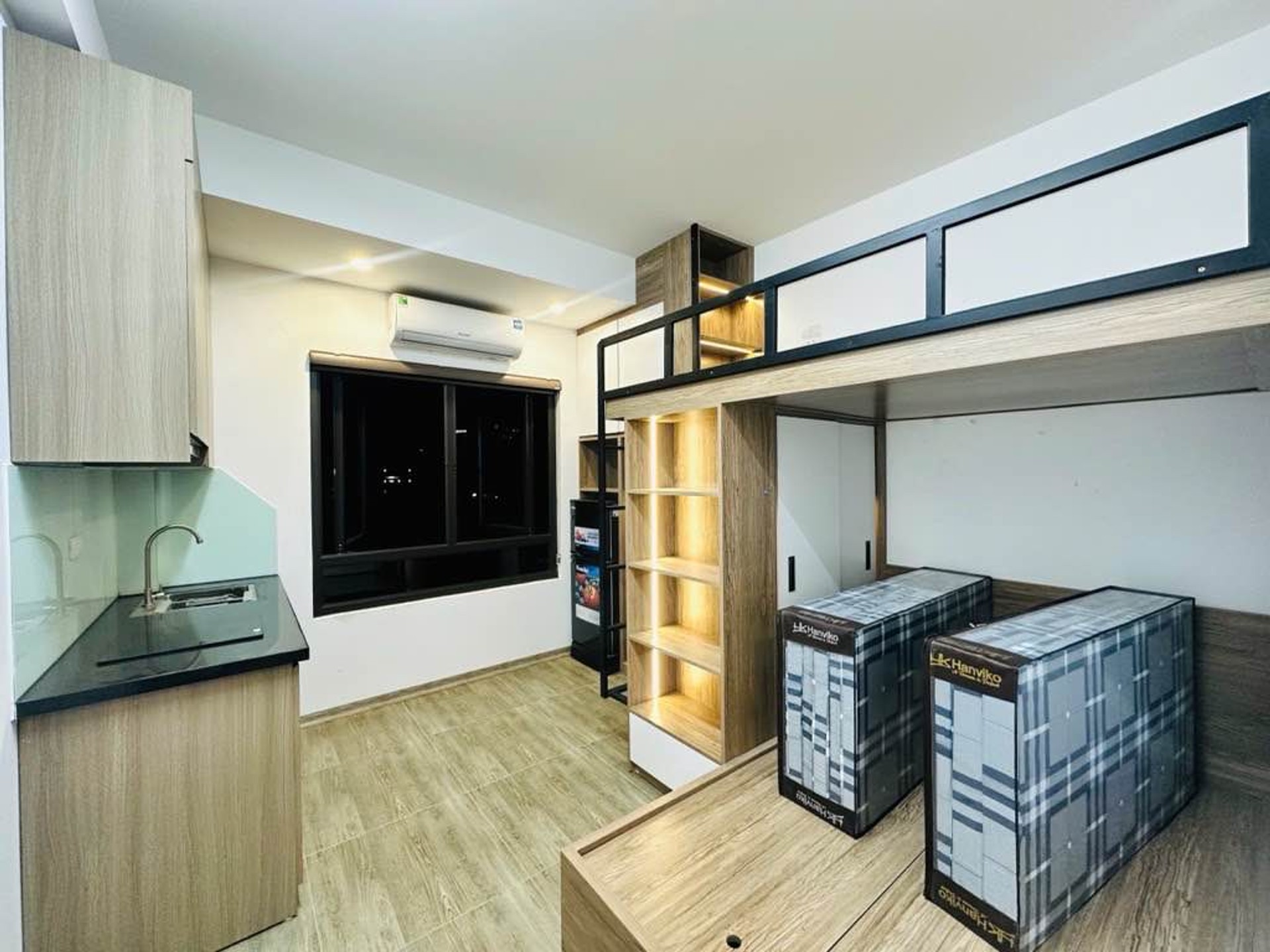 Bán nhà Hai Bà Trưng - diện tích 42m2 5 tầng - Nhà xây mới, cho thuê cháy phòng - giá 10,5 tỷ