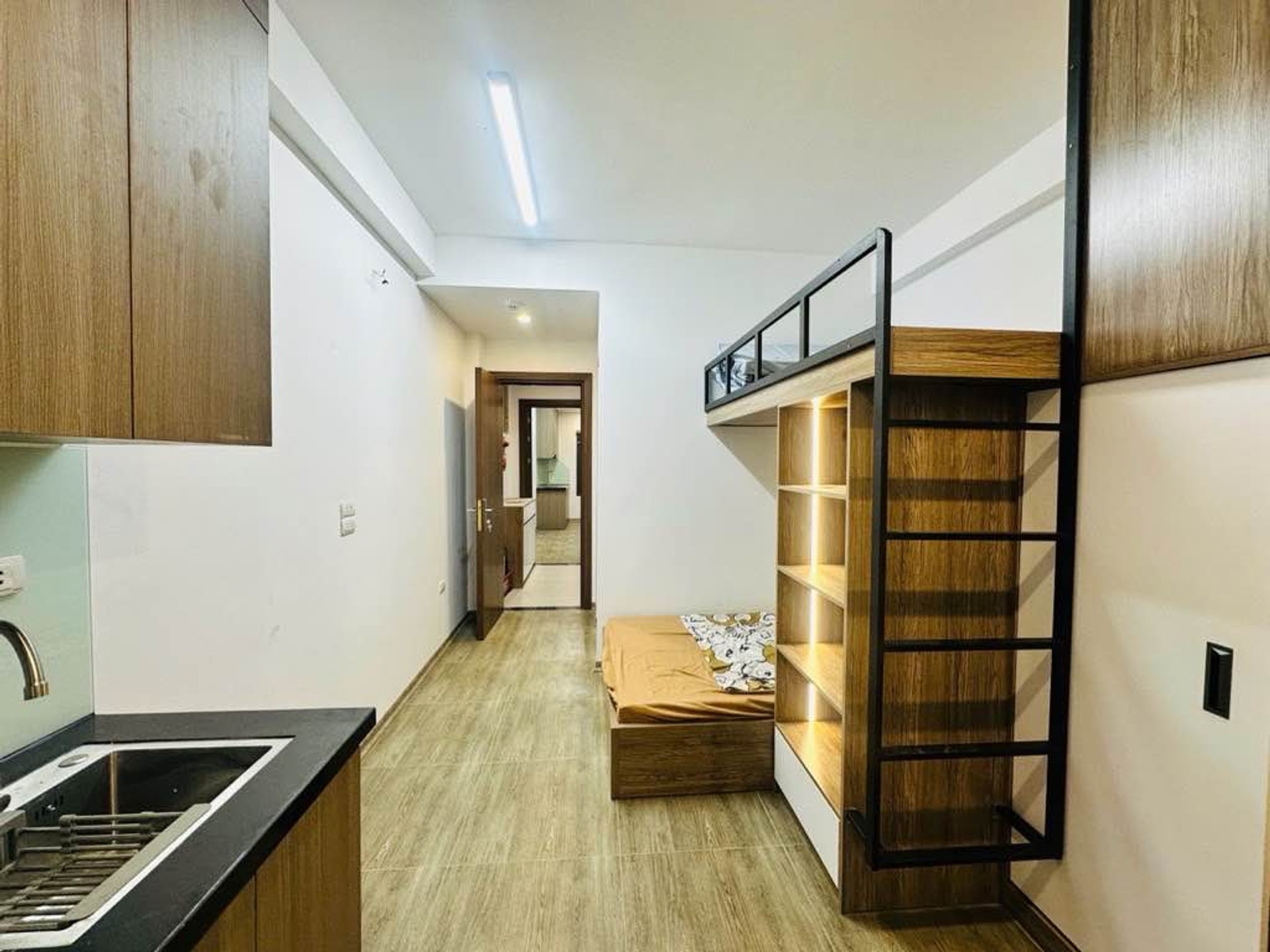 Bán nhà Hai Bà Trưng - diện tích 42m2 5 tầng - Nhà xây mới, cho thuê cháy phòng - giá 10,5 tỷ