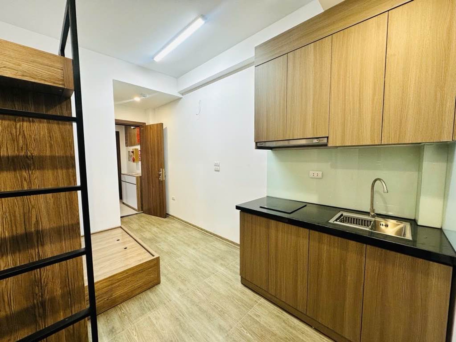 Bán nhà Hai Bà Trưng - diện tích 42m2 5 tầng - Nhà xây mới, cho thuê cháy phòng - giá 10,5 tỷ
