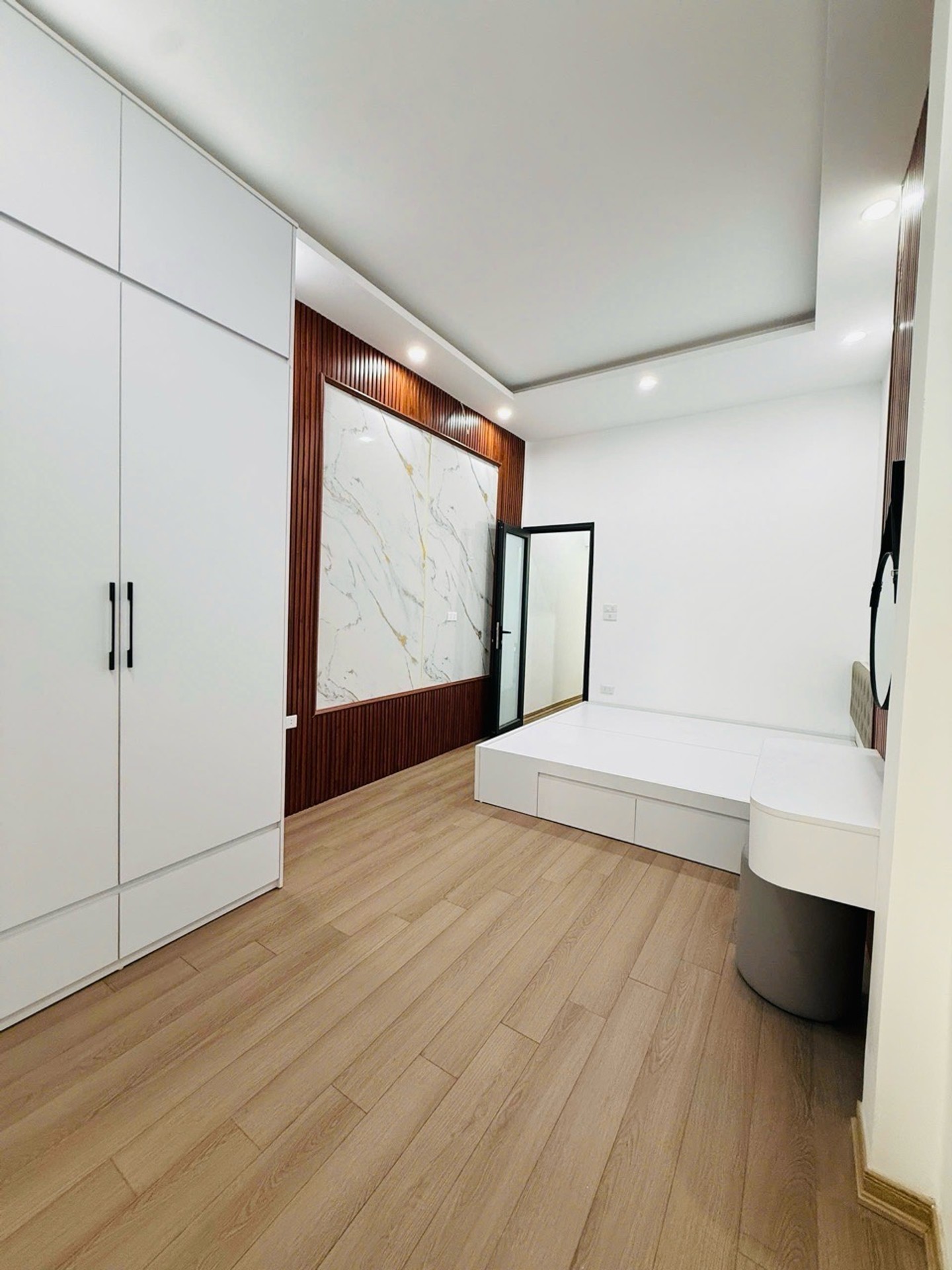 Bán nhà Tân Mai - diện tích 32m2 3 tầng - 2 mặt ngõ - giá 5,9 tỷ