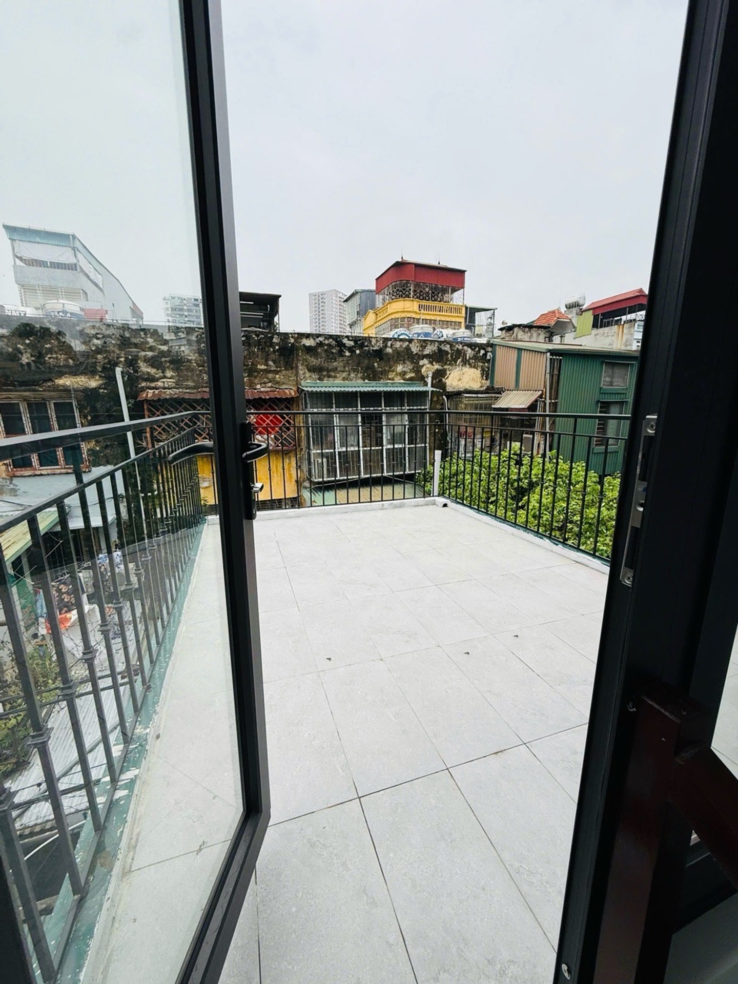 Bán nhà Tân Mai - diện tích 32m2 3 tầng - 2 mặt ngõ - giá 5,9 tỷ