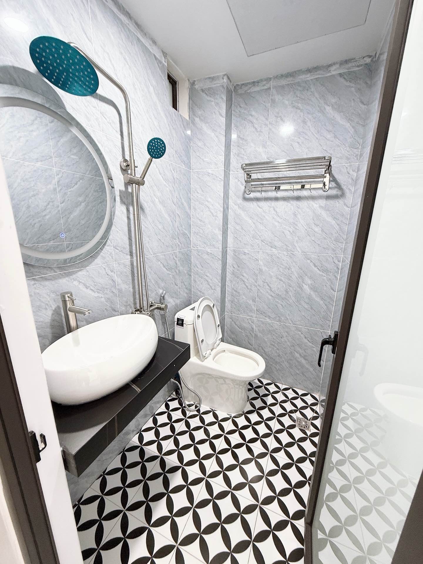 Bán nhà Vĩnh Tuy - diện tích 41m2 4 tầng - Nhà 6 ngủ, full nội thất - giá 3,95 tỷ