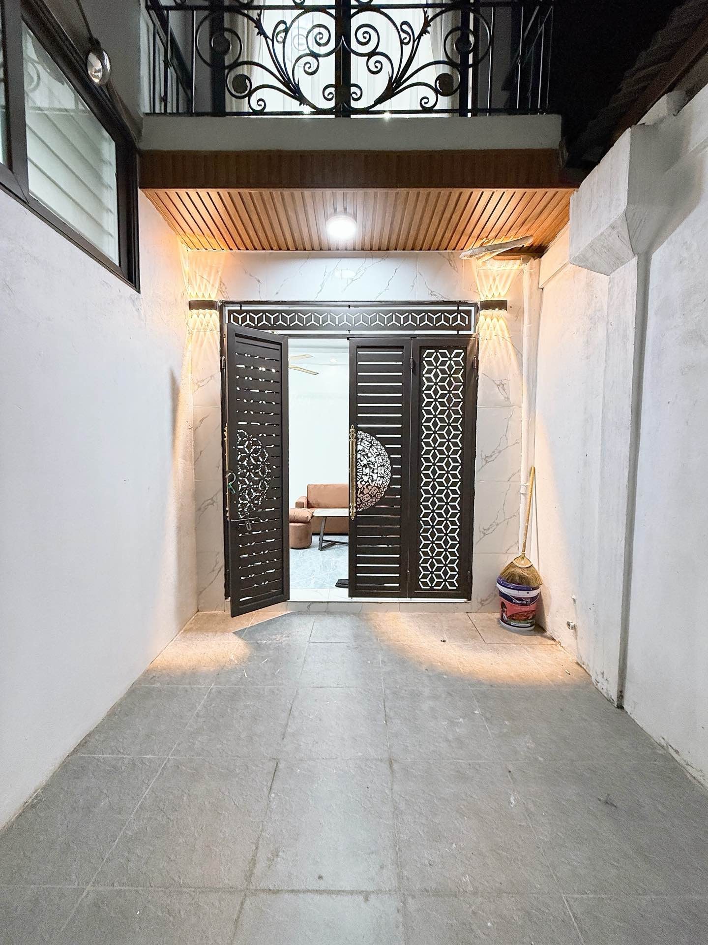 Bán nhà Vĩnh Tuy - diện tích 41m2 4 tầng - Nhà 6 ngủ, full nội thất - giá 3,95 tỷ