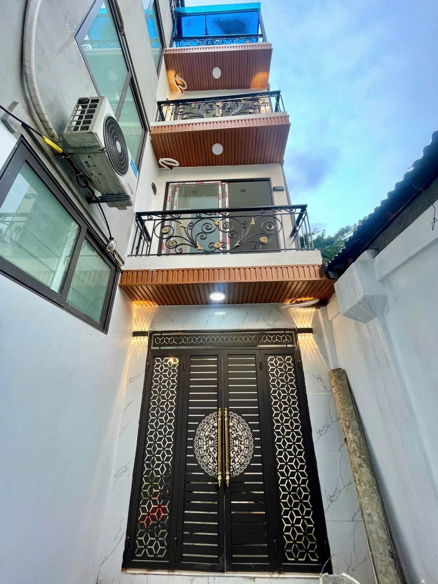 Bán nhà Vĩnh Tuy - diện tích 41m2 4 tầng - Nhà 6 ngủ, full nội thất - giá 3,95 tỷ