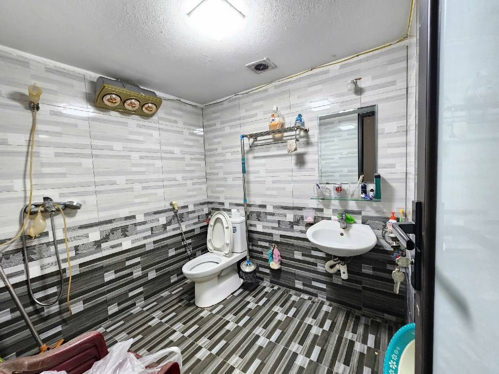 Bán nhà Hoàng Mai - diện tích 55m2 5 tầng - Nhà mặt phố, vỉa hè siêu to - giá 21 tỷ
