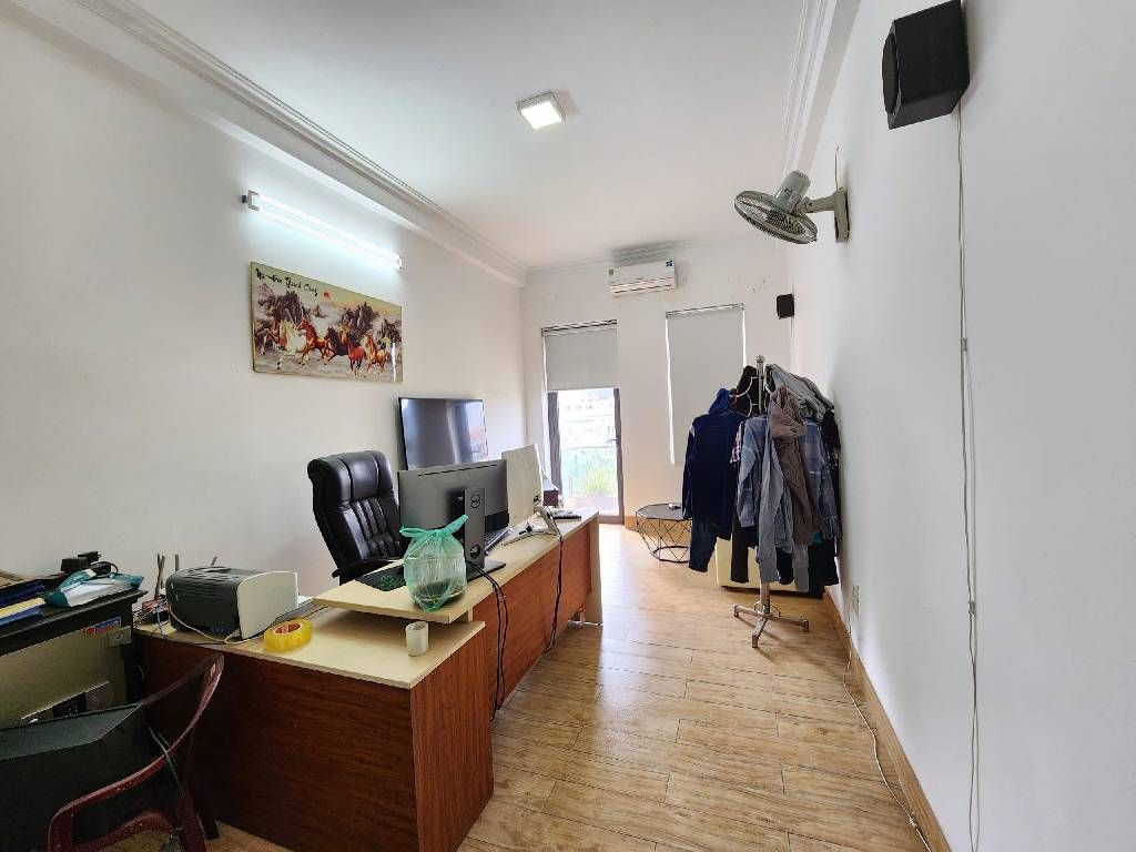 Bán nhà Hoàng Mai - diện tích 55m2 5 tầng - Nhà mặt phố, vỉa hè siêu to - giá 21 tỷ