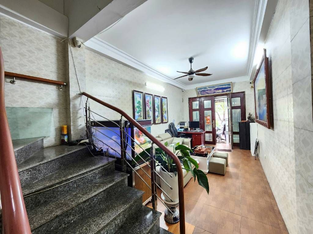 Bán nhà Hoàng Mai - diện tích 55m2 5 tầng - Nhà mặt phố, vỉa hè siêu to - giá 21 tỷ