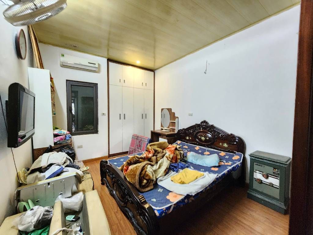 Bán nhà Hoàng Mai - diện tích 55m2 5 tầng - Nhà mặt phố, vỉa hè siêu to - giá 21 tỷ