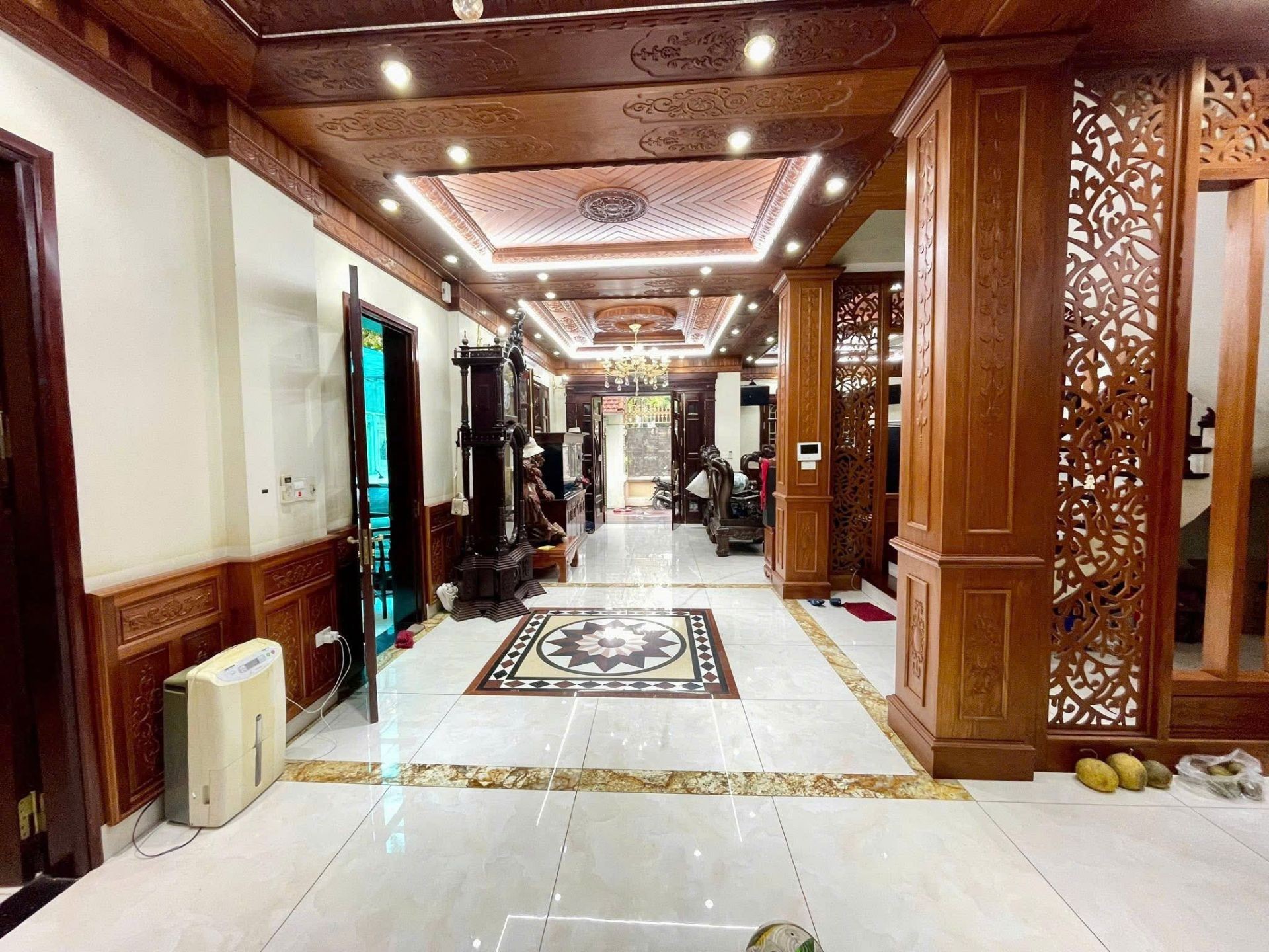 Bán nhà Linh Đàm - diện tích 200m2 4 tầng - Biệt thự song lập view công viên - giá 84 tỷ